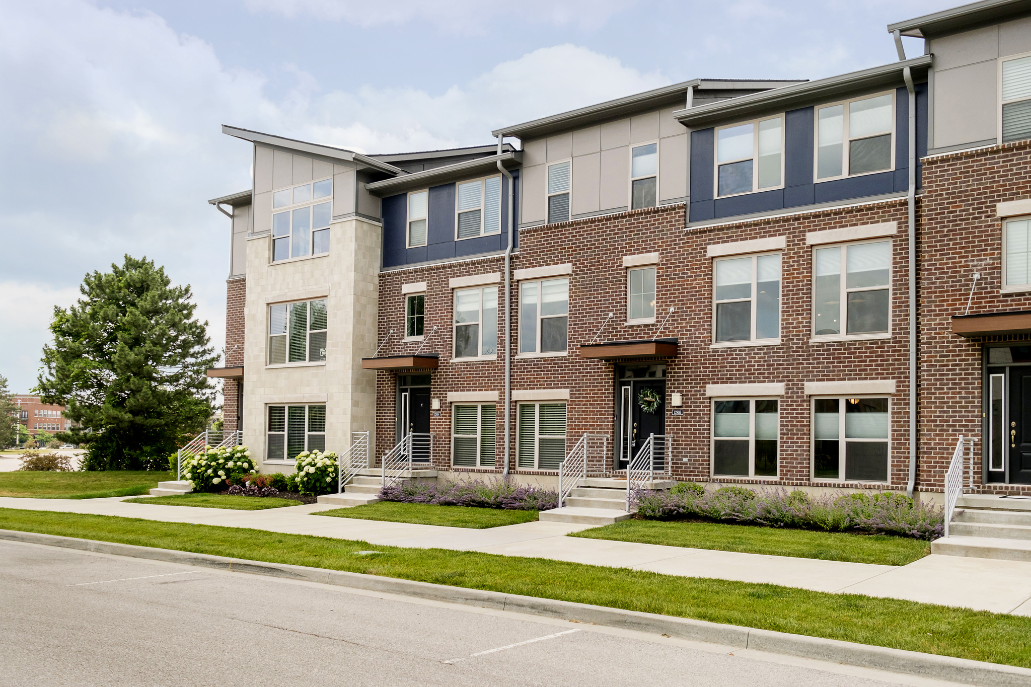 12886 Grand Boulevard