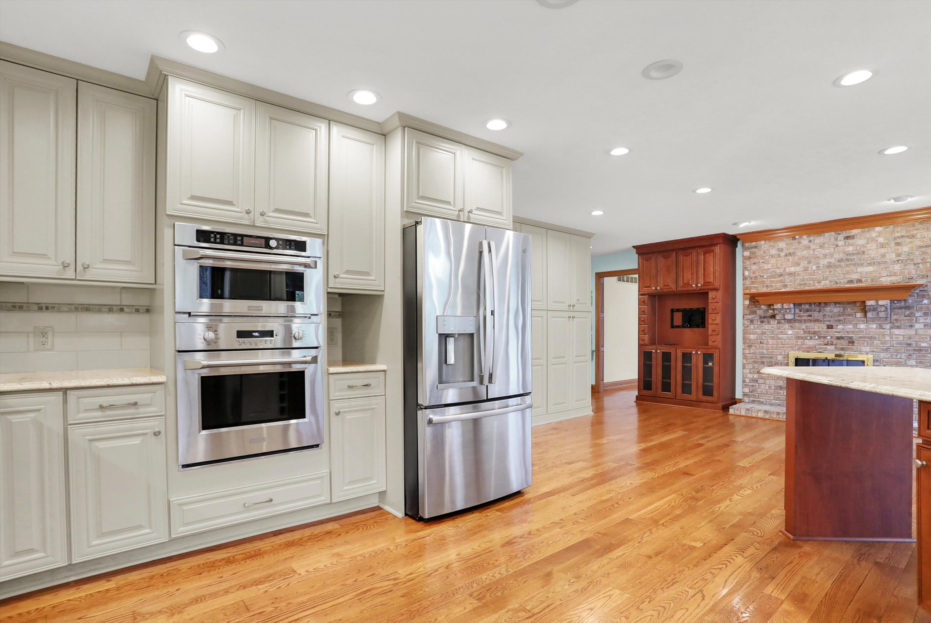 8131 Meadowbrook Drive