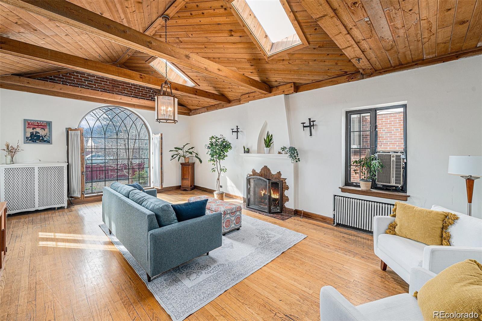 2646 Colorado Boulevard