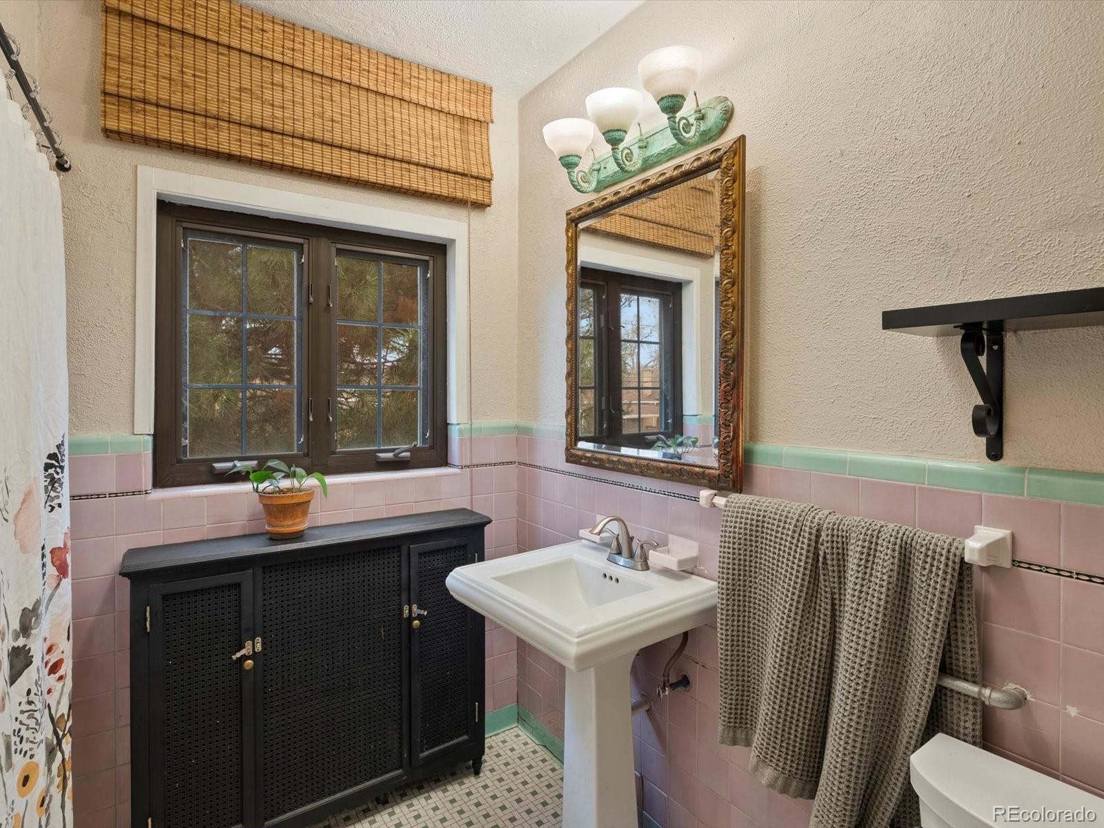 2646 Colorado Boulevard