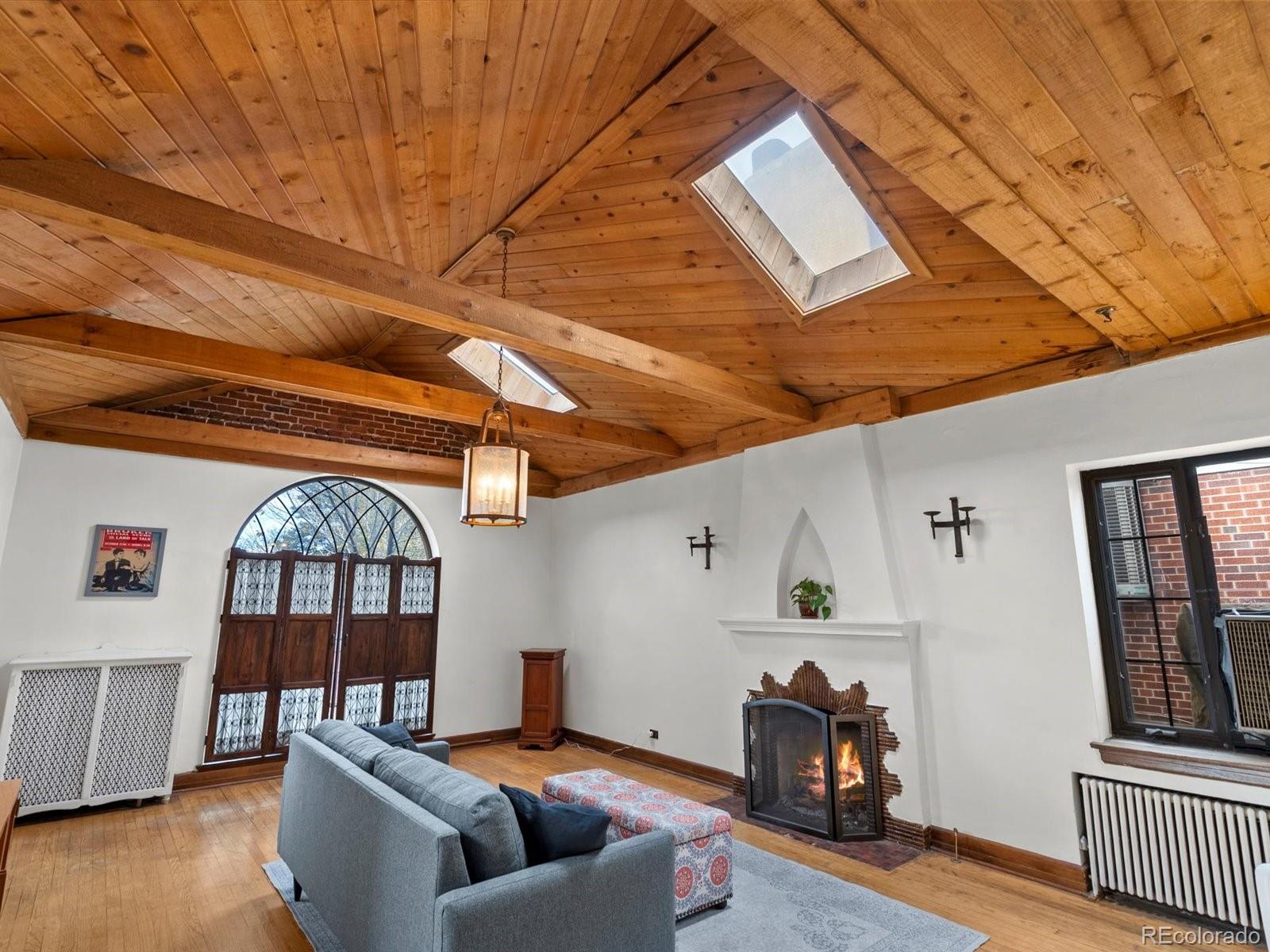 2646 Colorado Boulevard