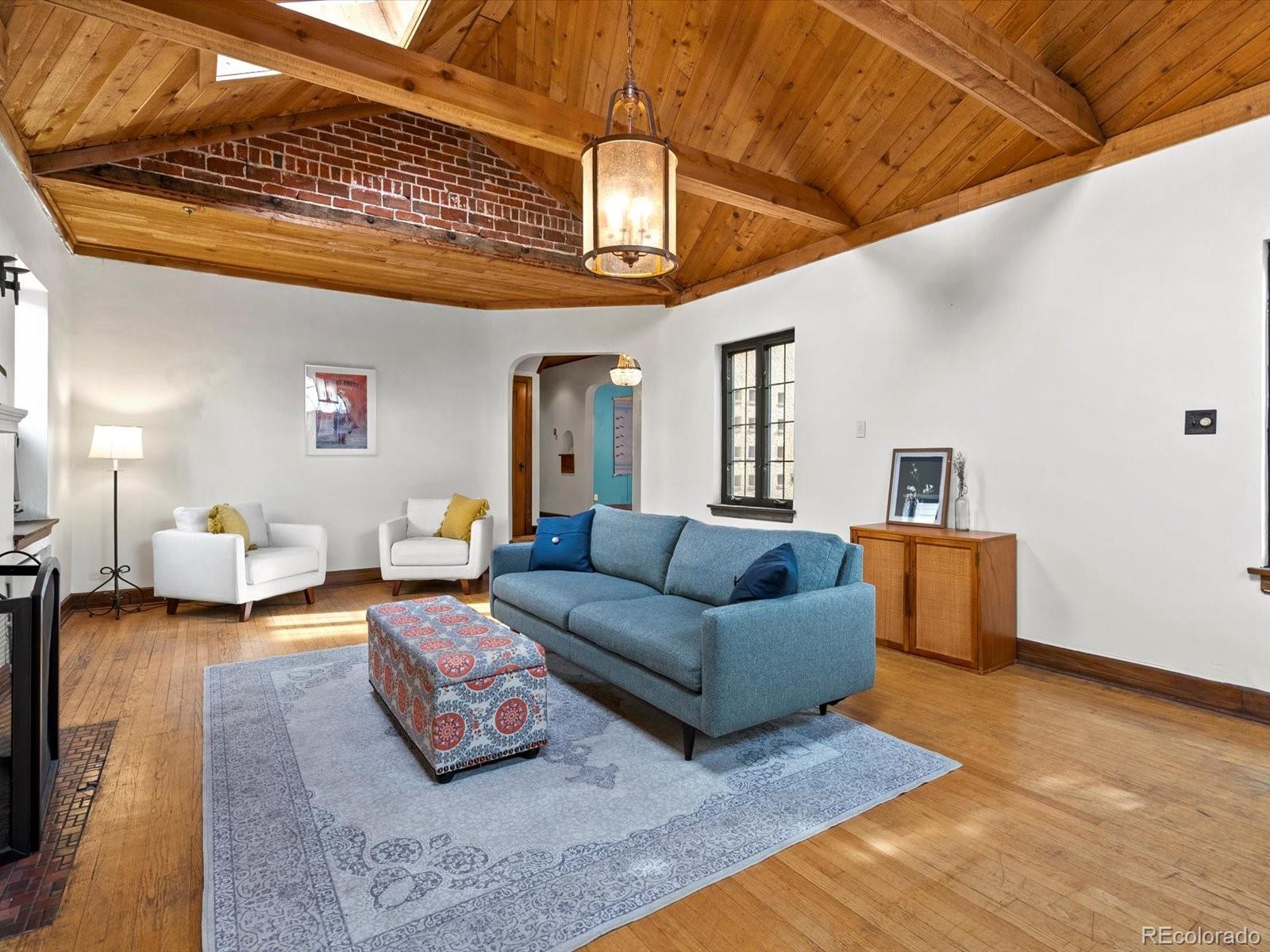 2646 Colorado Boulevard