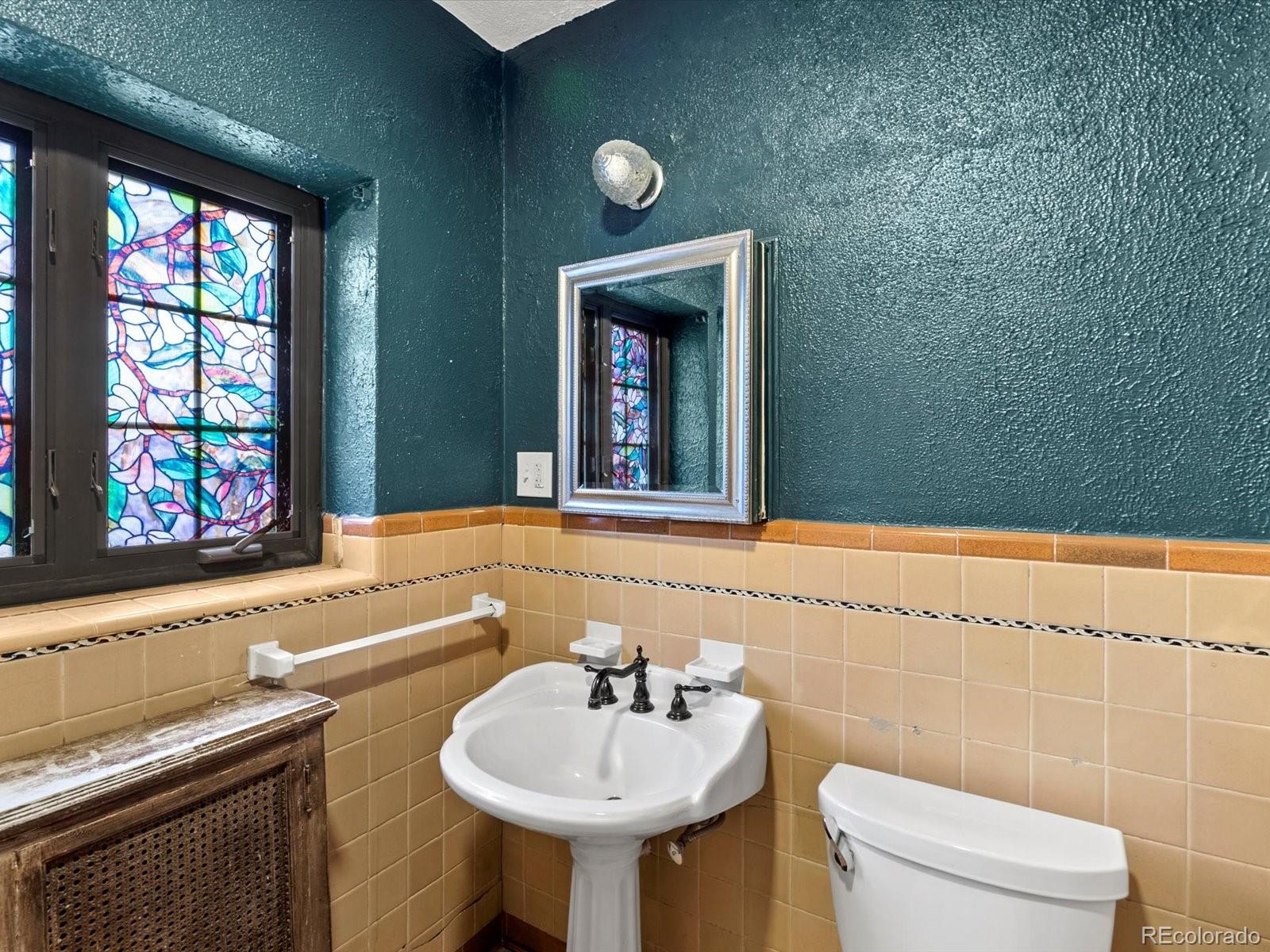 2646 Colorado Boulevard