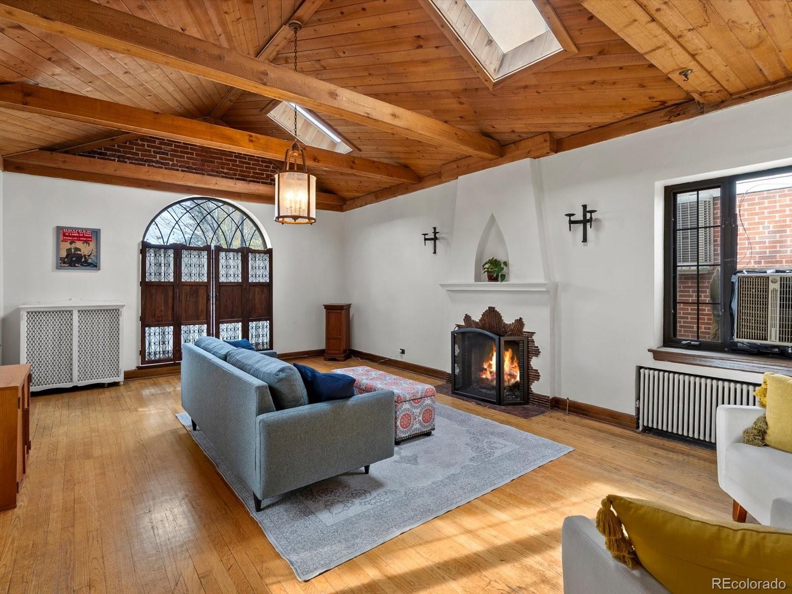 2646 Colorado Boulevard