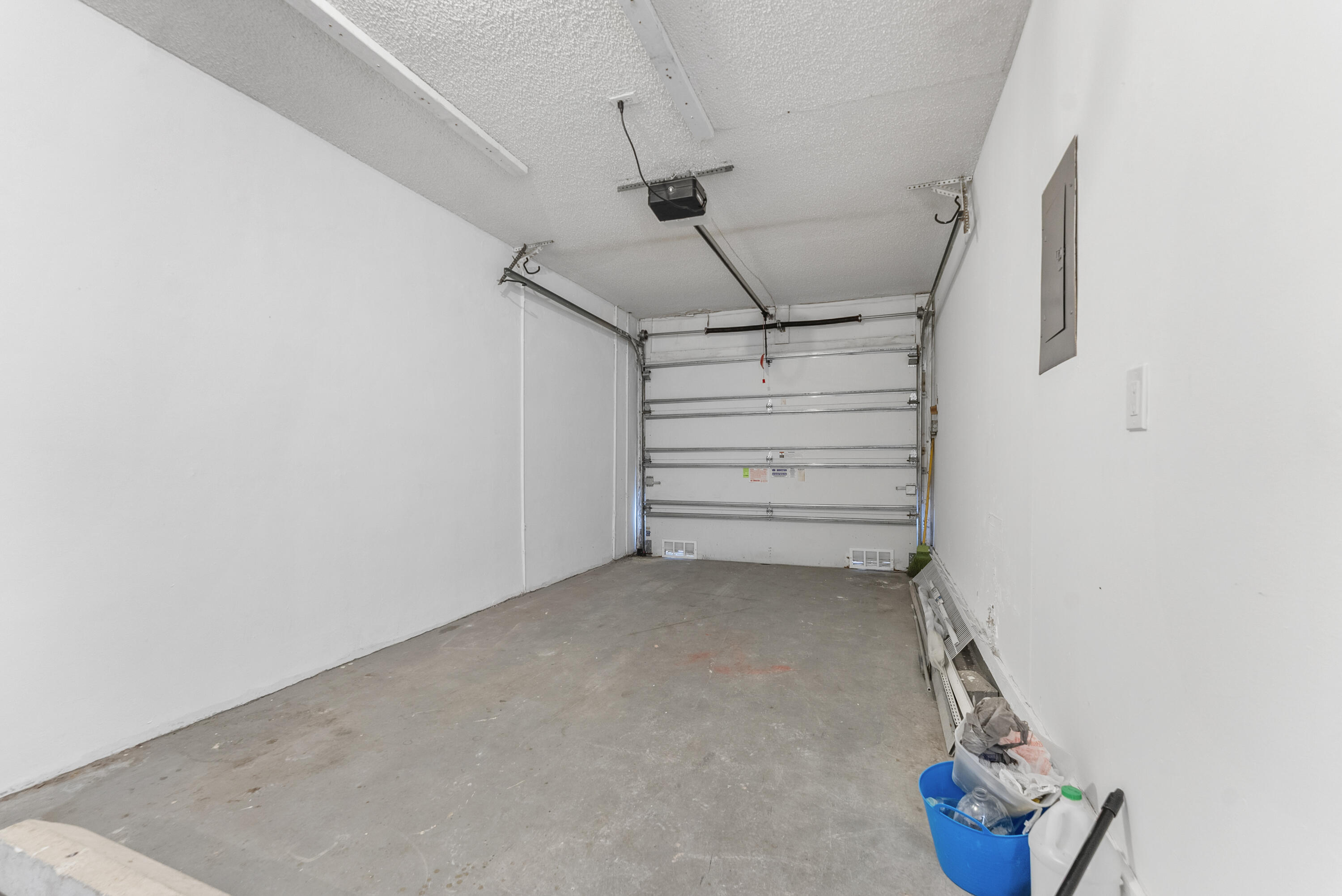 1194 Hillsboro Mile 72