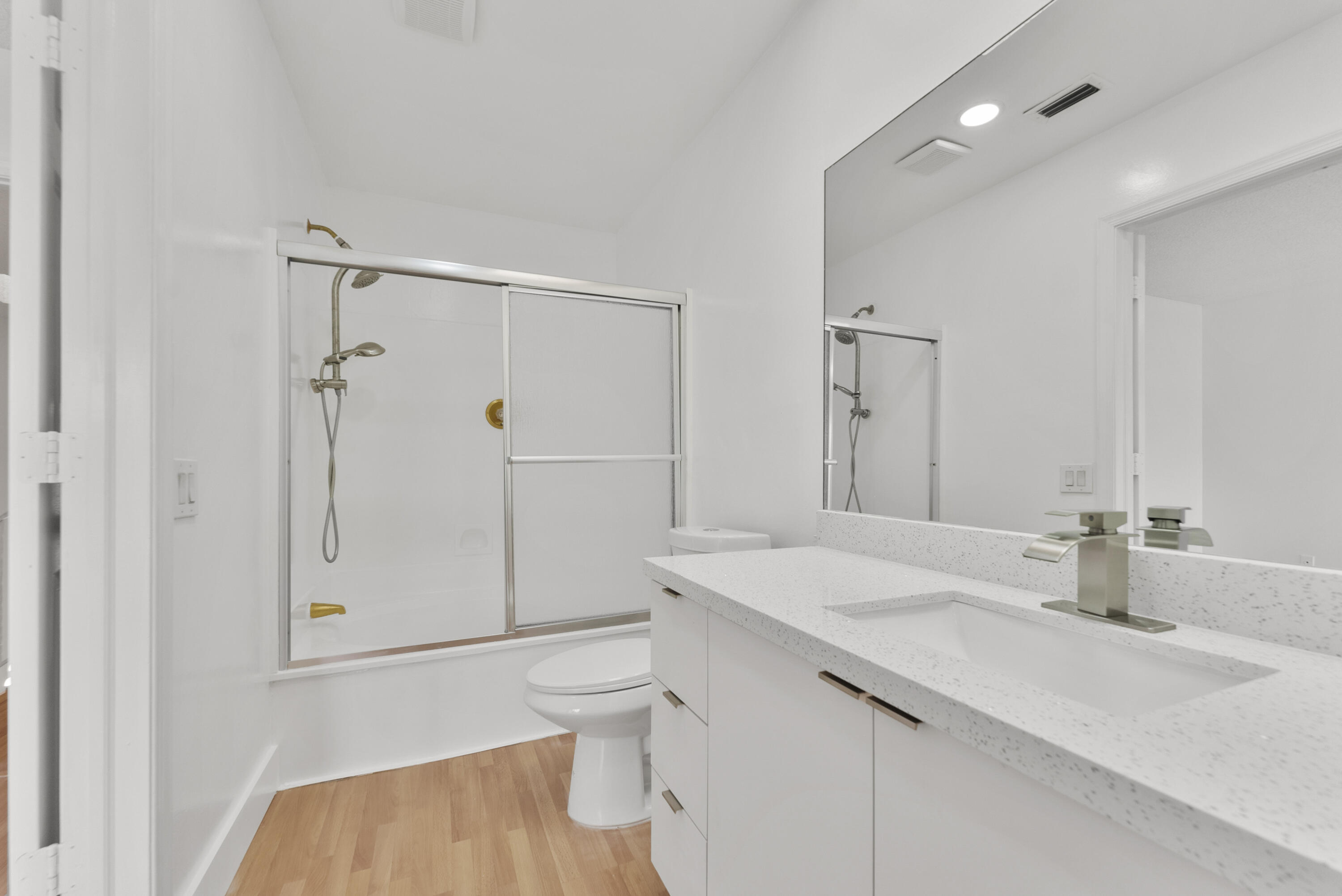 1194 Hillsboro Mile 72