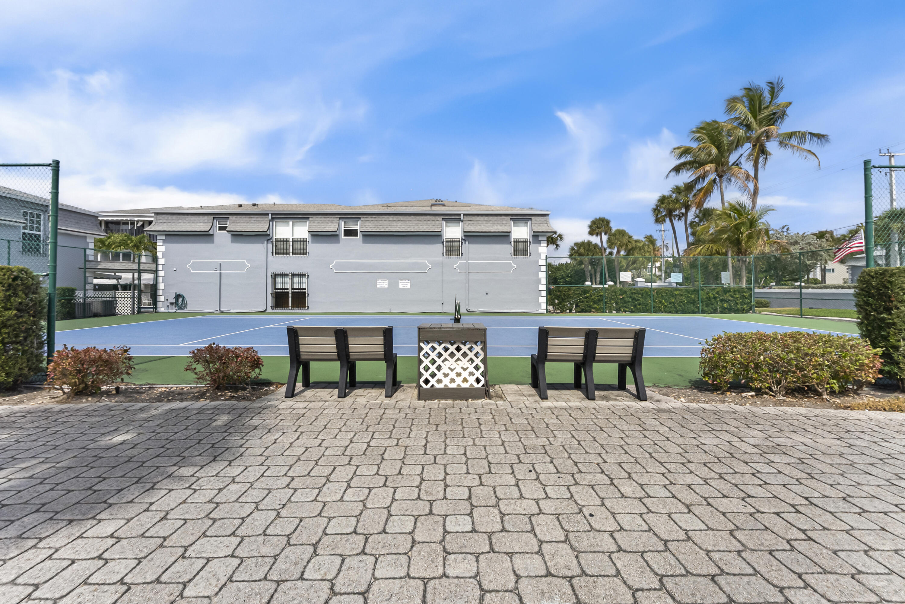 1194 Hillsboro Mile 72