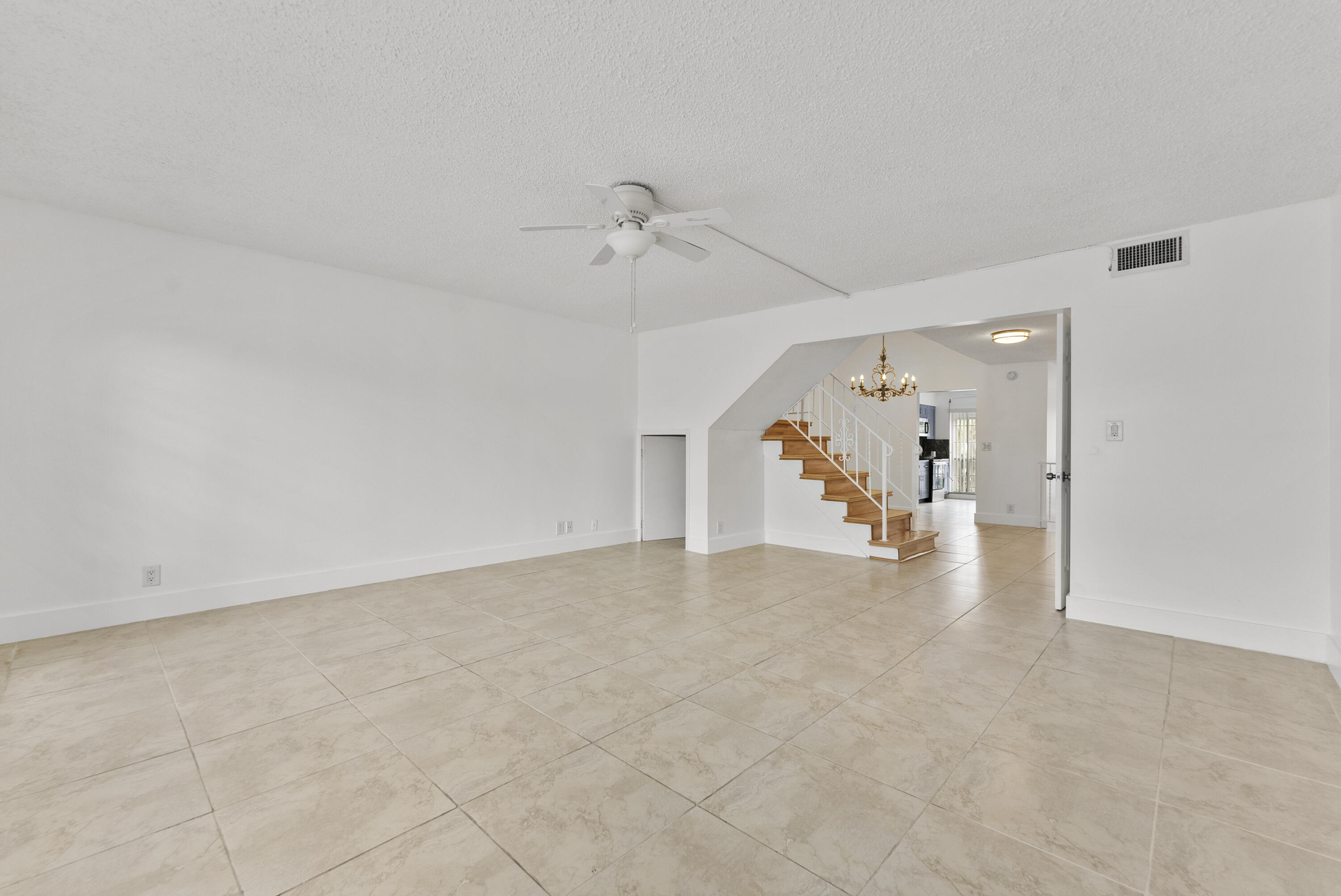 1194 Hillsboro Mile 72