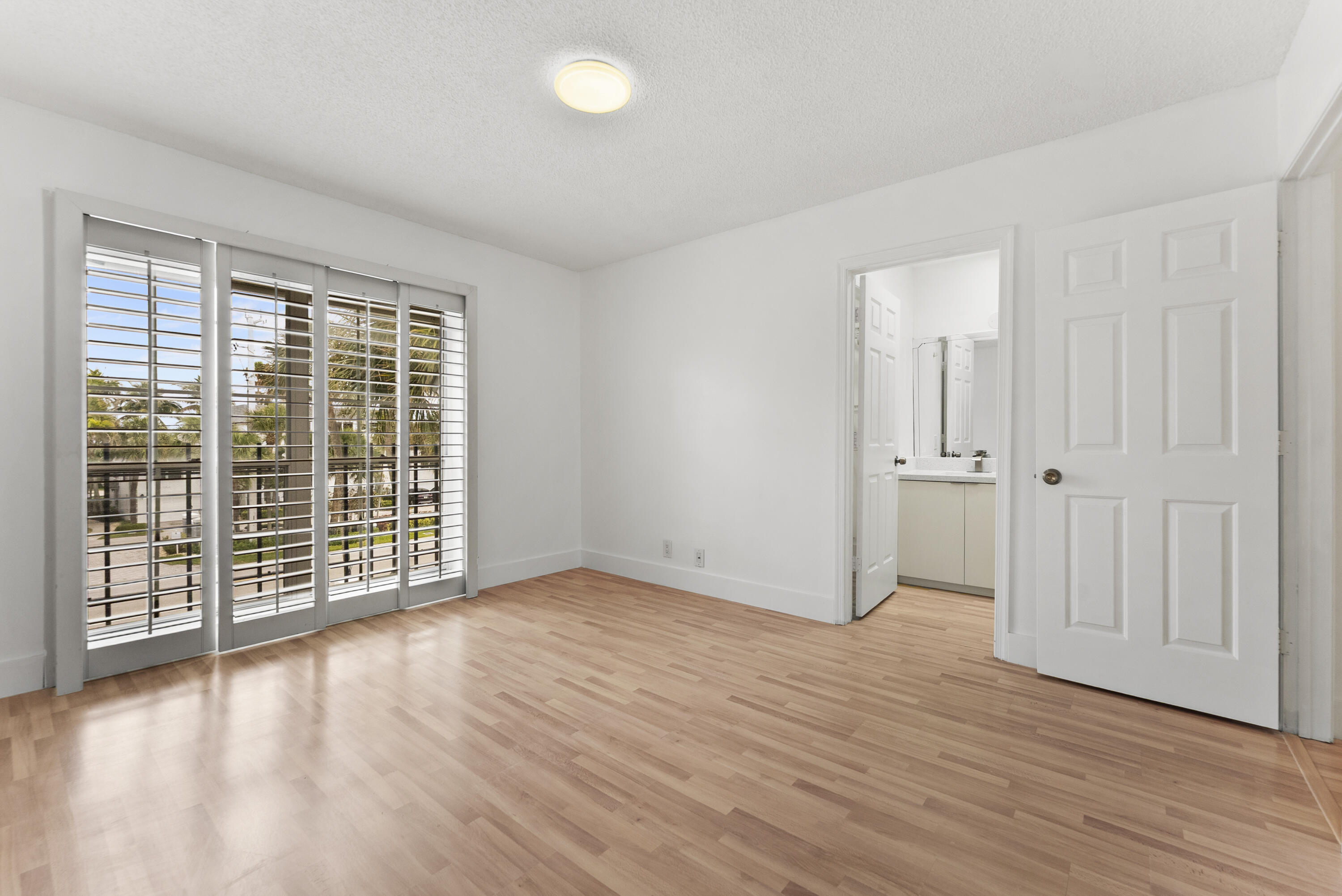 1194 Hillsboro Mile 72