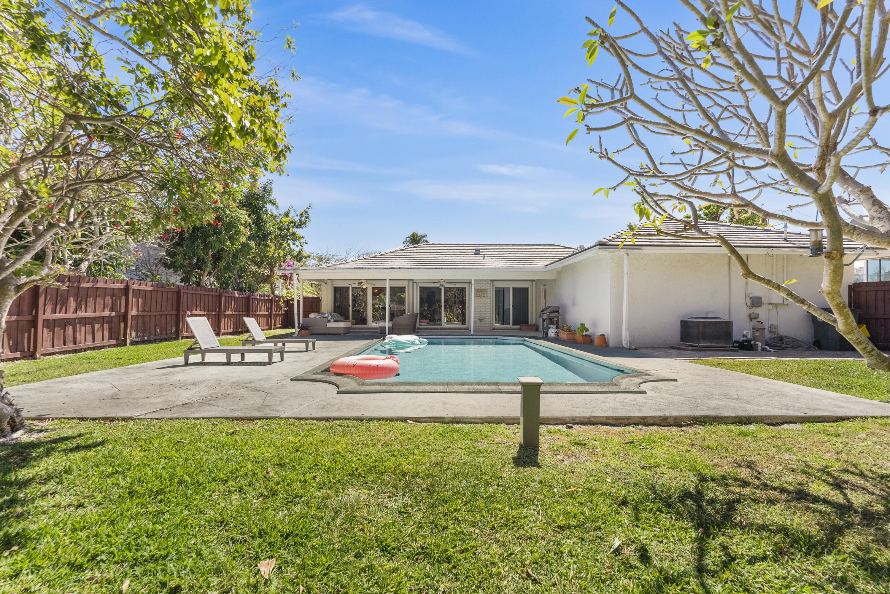 401 NE 10th Terrace