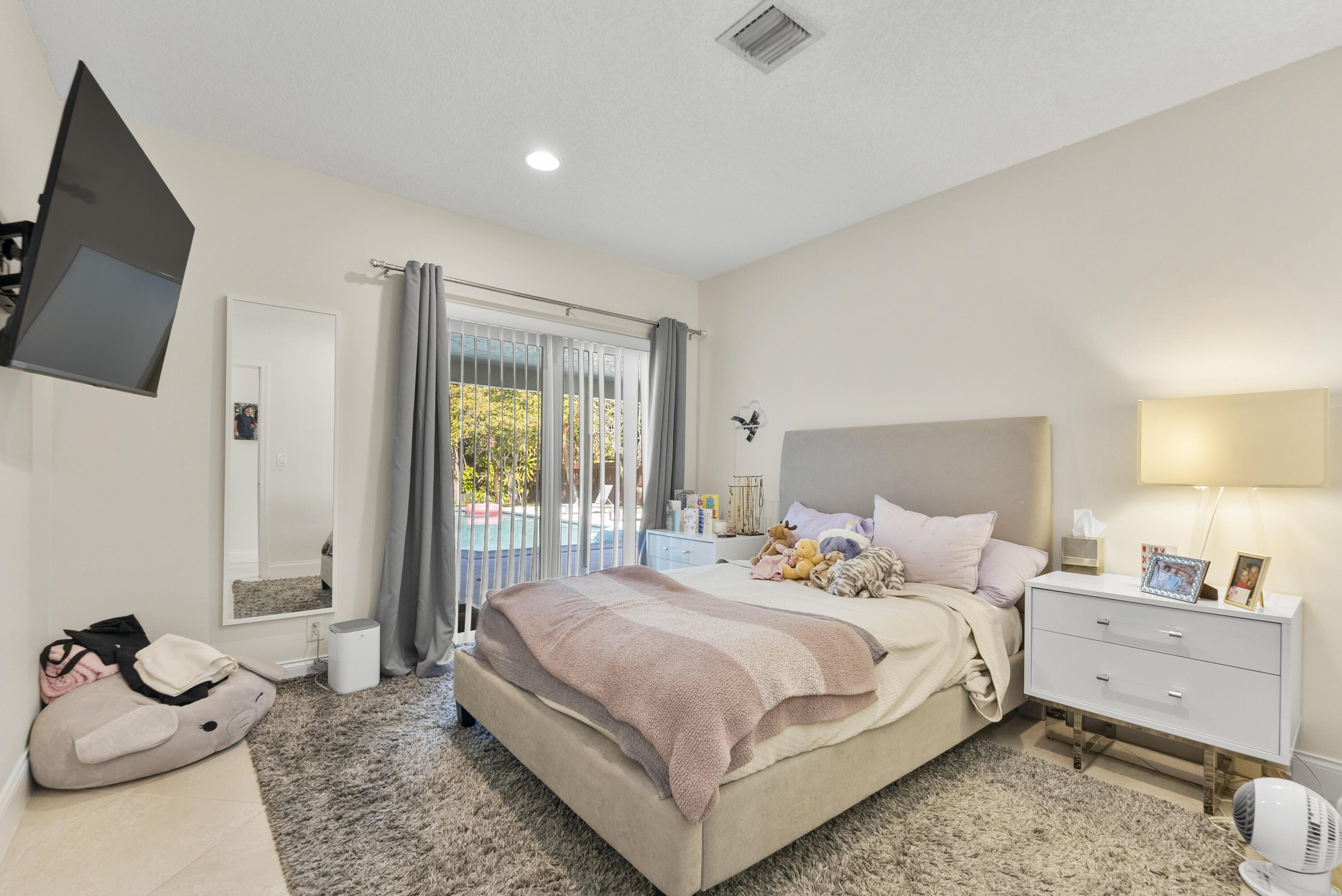 401 NE 10th Terrace