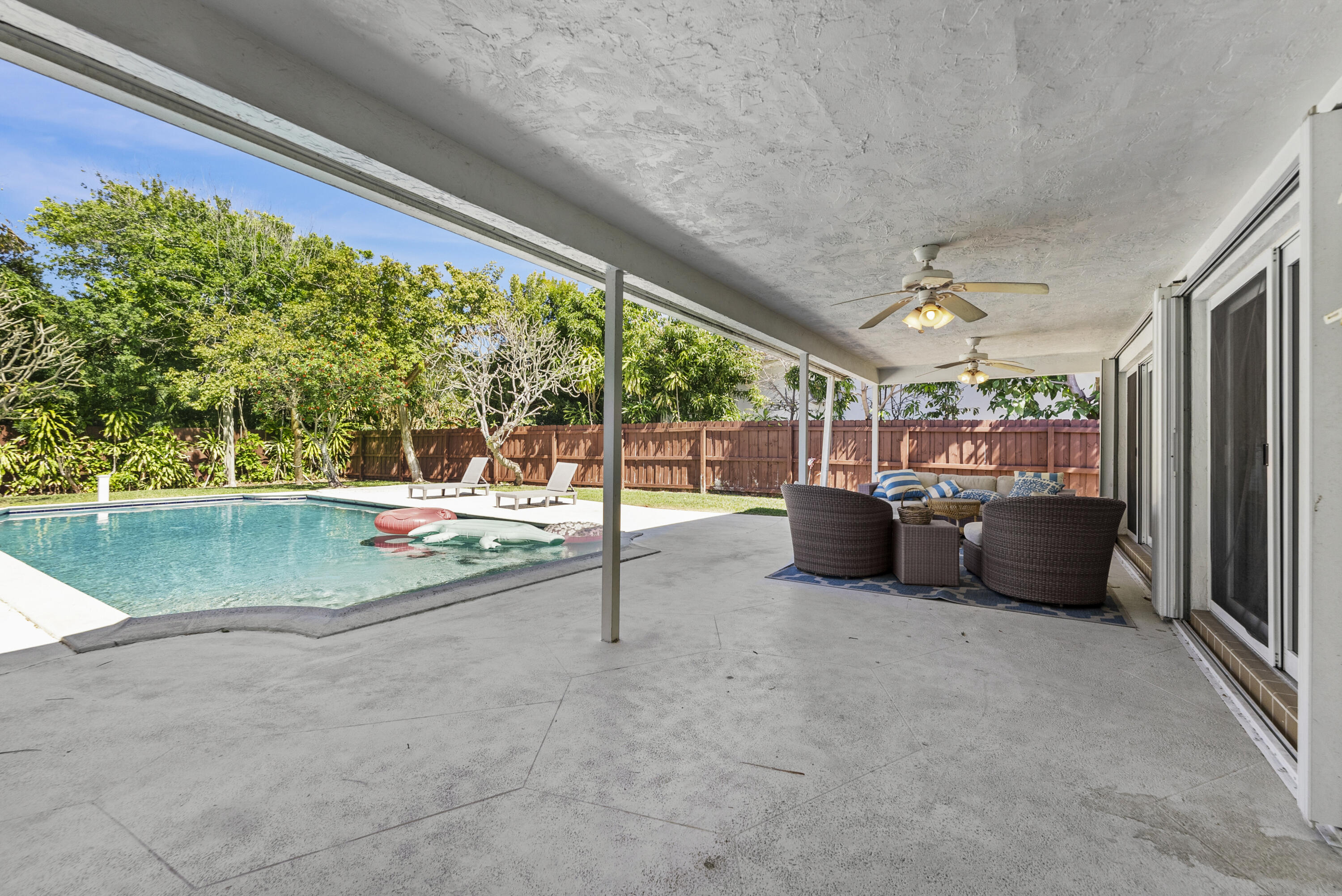 401 NE 10th Terrace