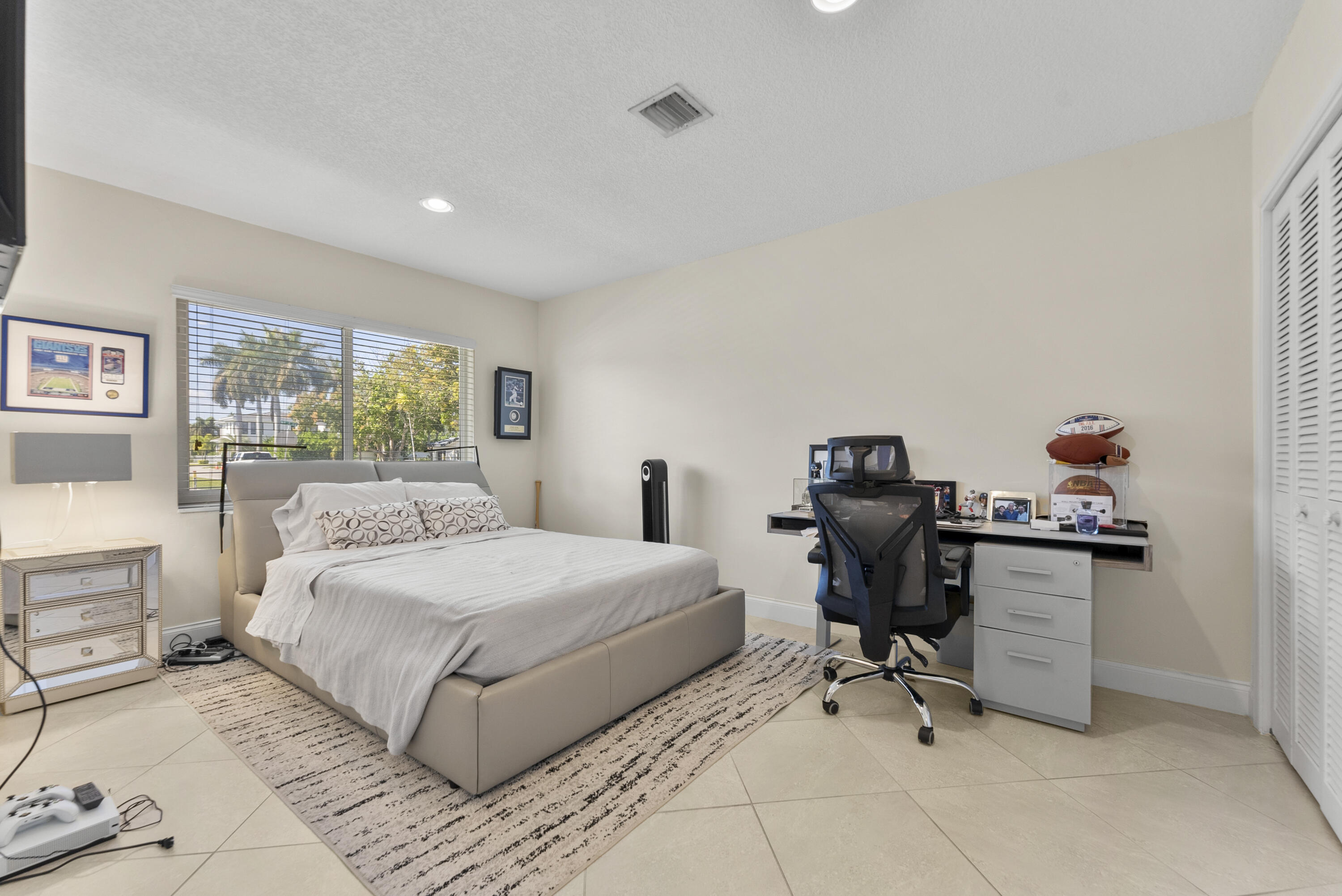 401 NE 10th Terrace