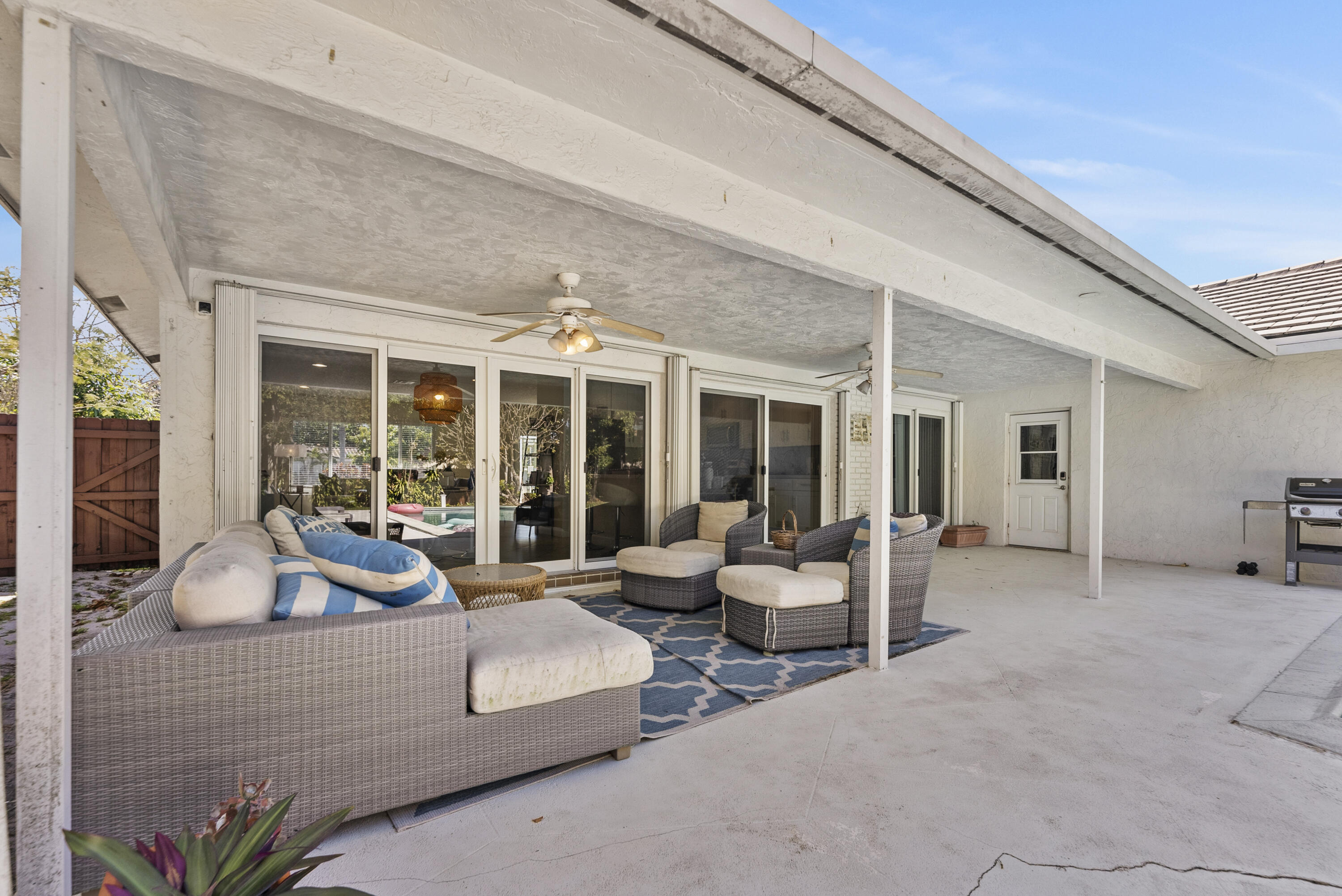 401 NE 10th Terrace