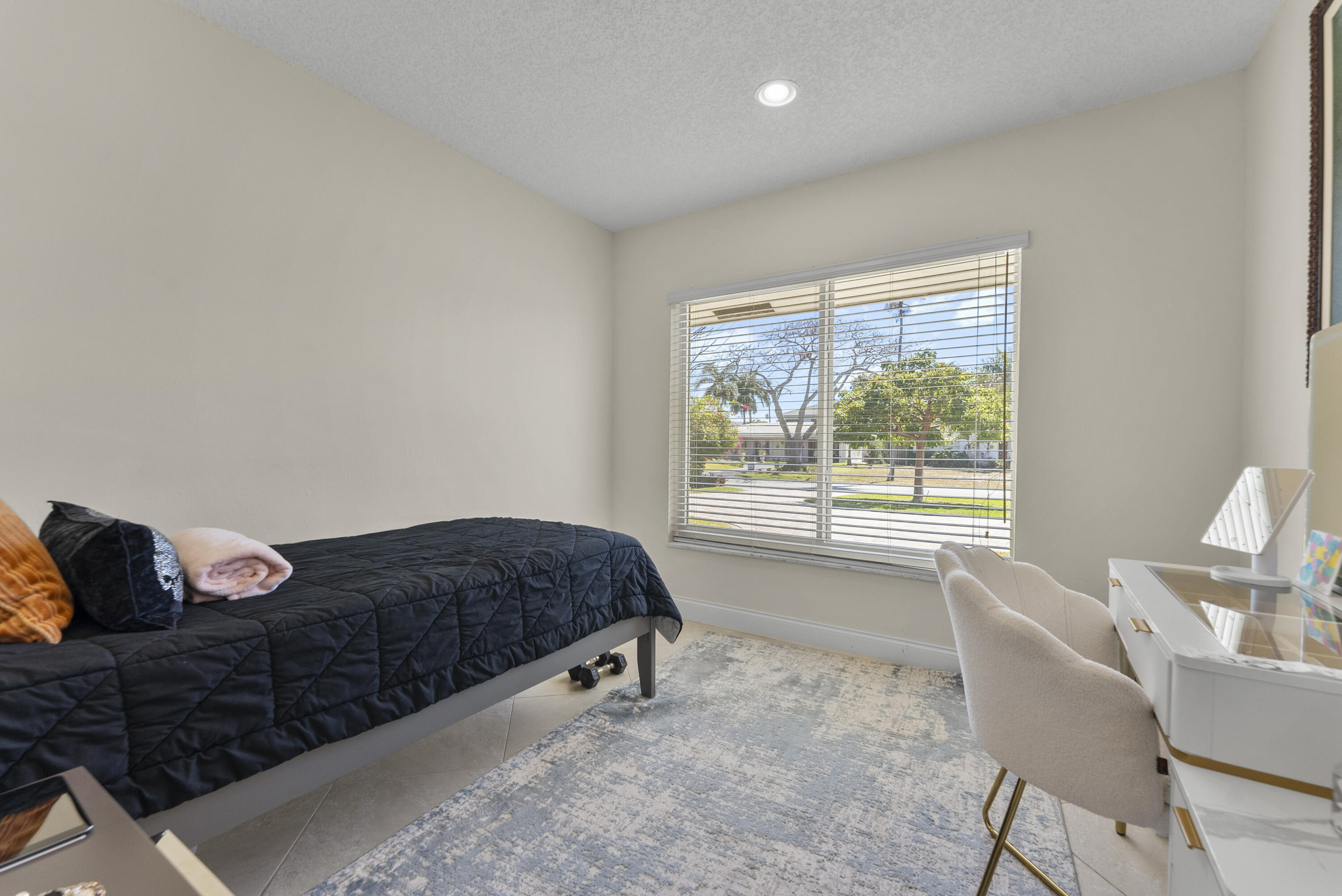401 NE 10th Terrace