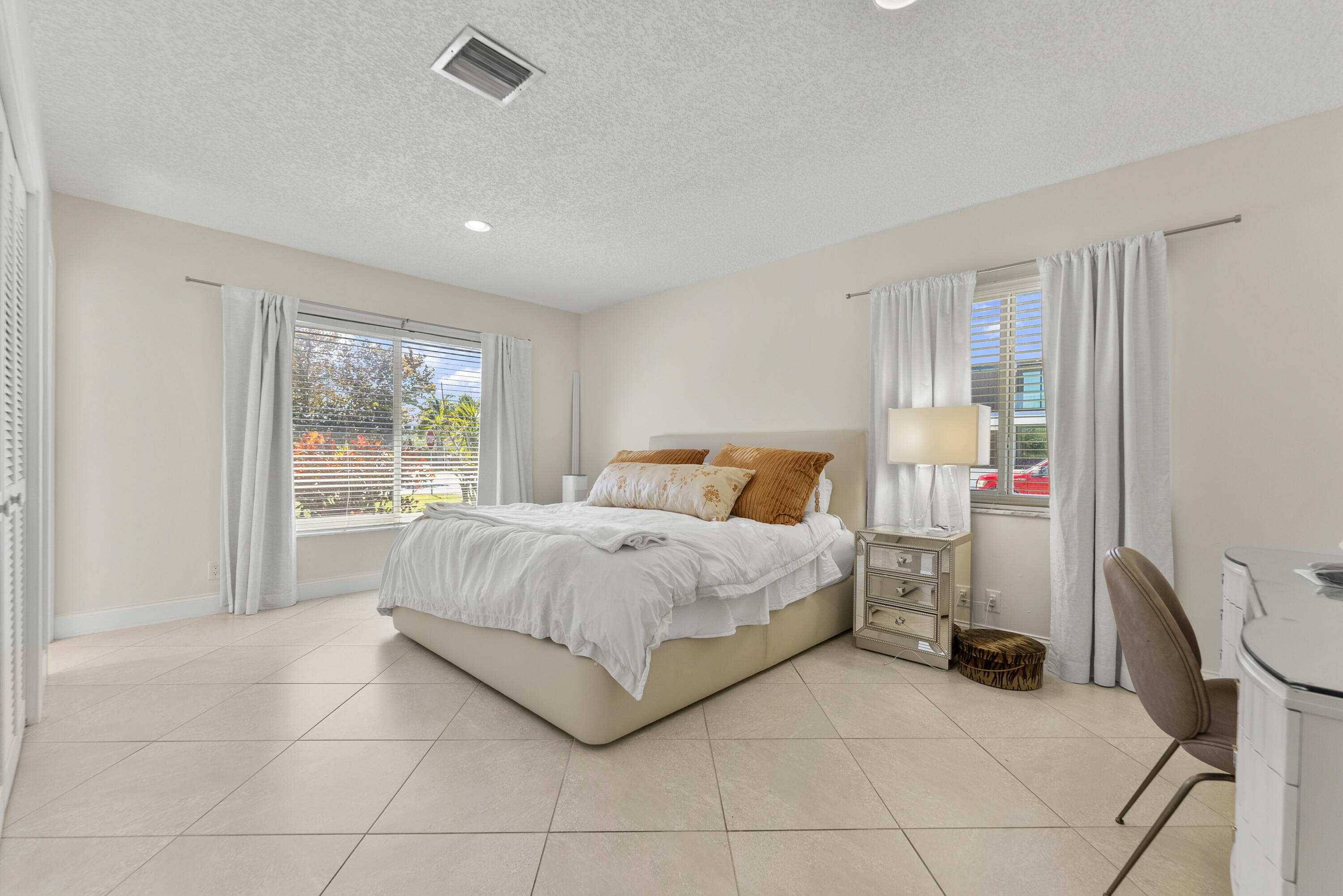 401 NE 10th Terrace