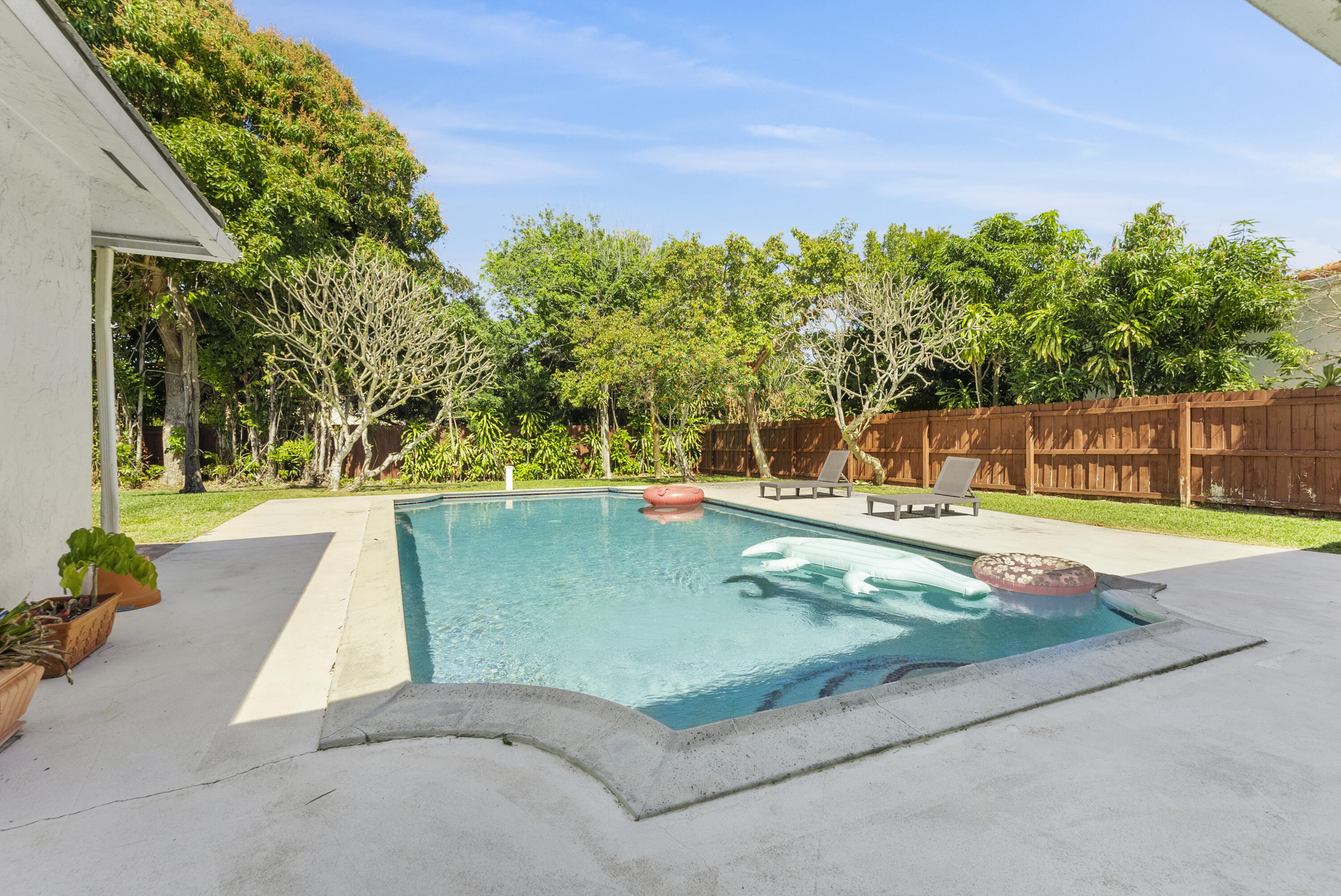 401 NE 10th Terrace