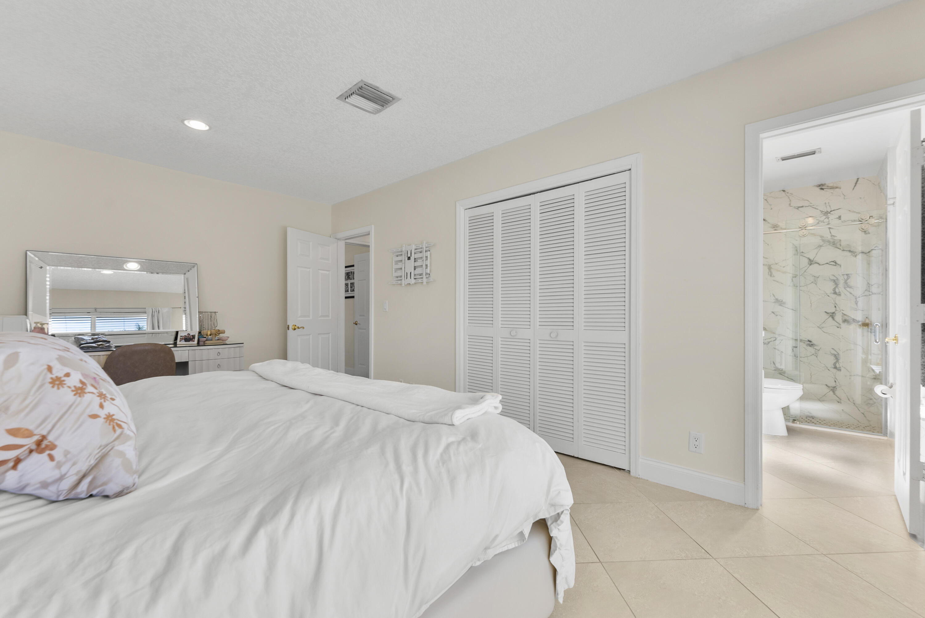 401 NE 10th Terrace