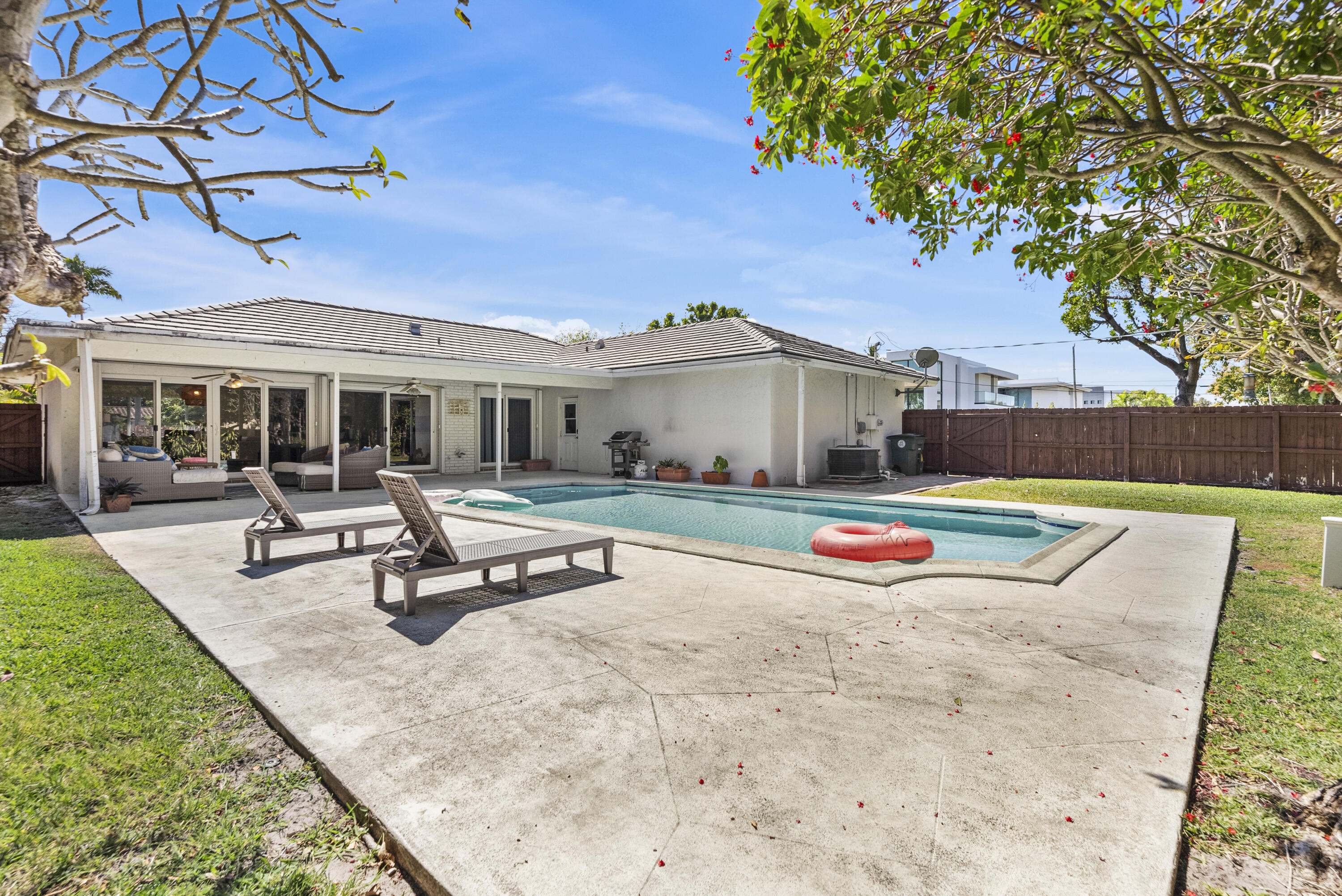 401 NE 10th Terrace