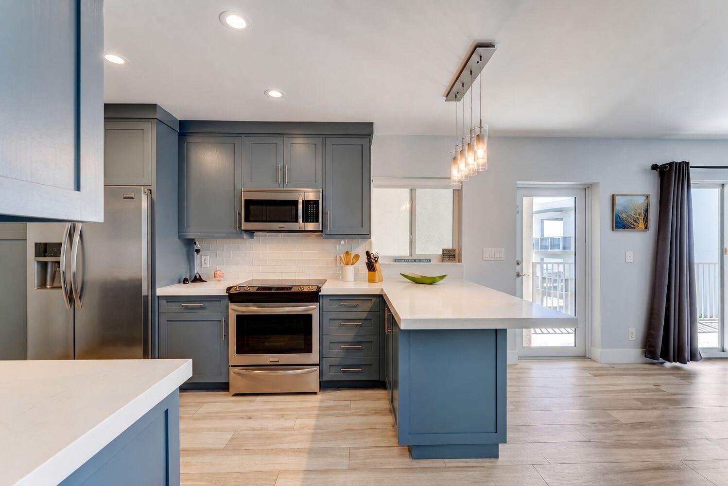 1203 Hillsboro Mile P2