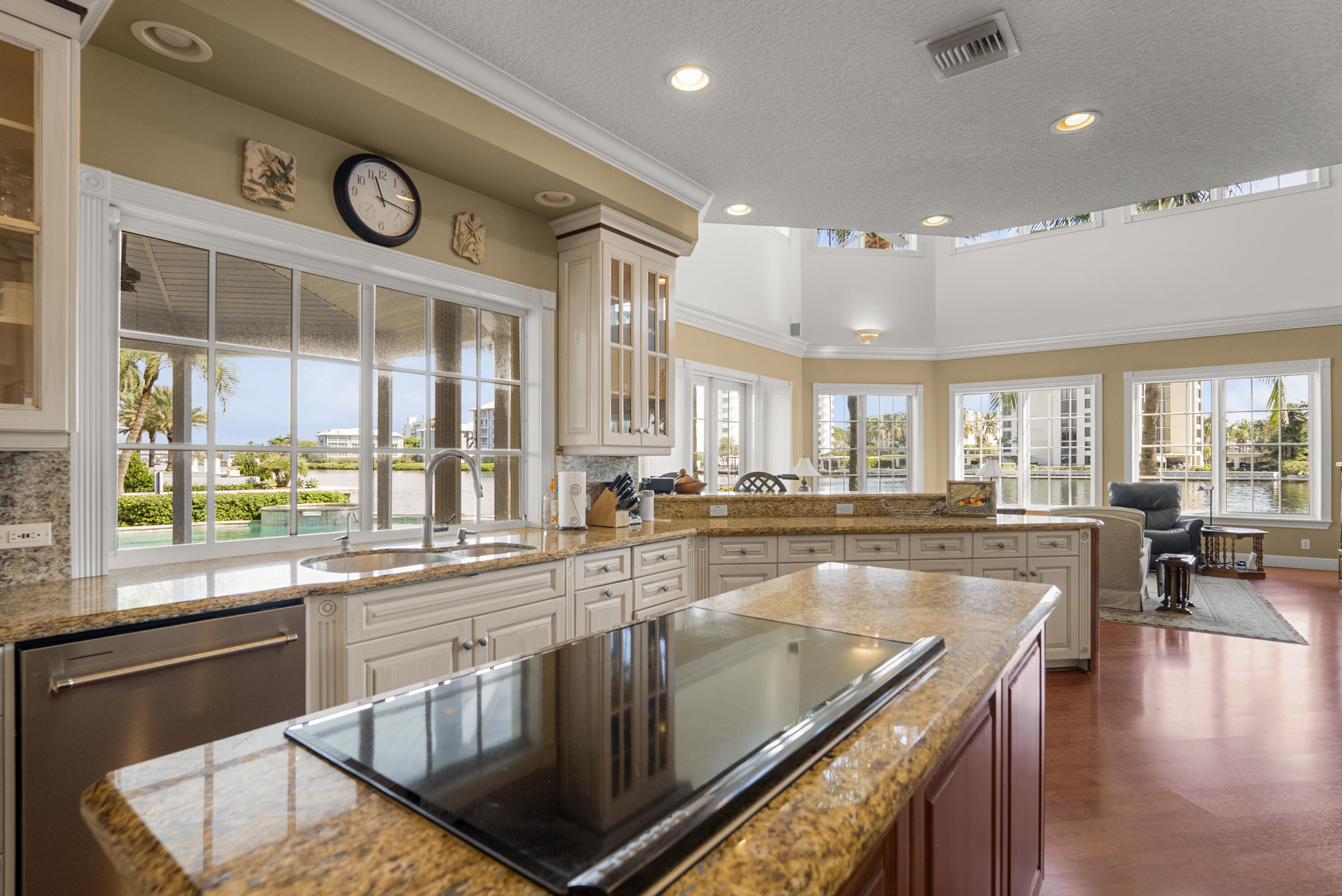 975 DOGWOOD Drive