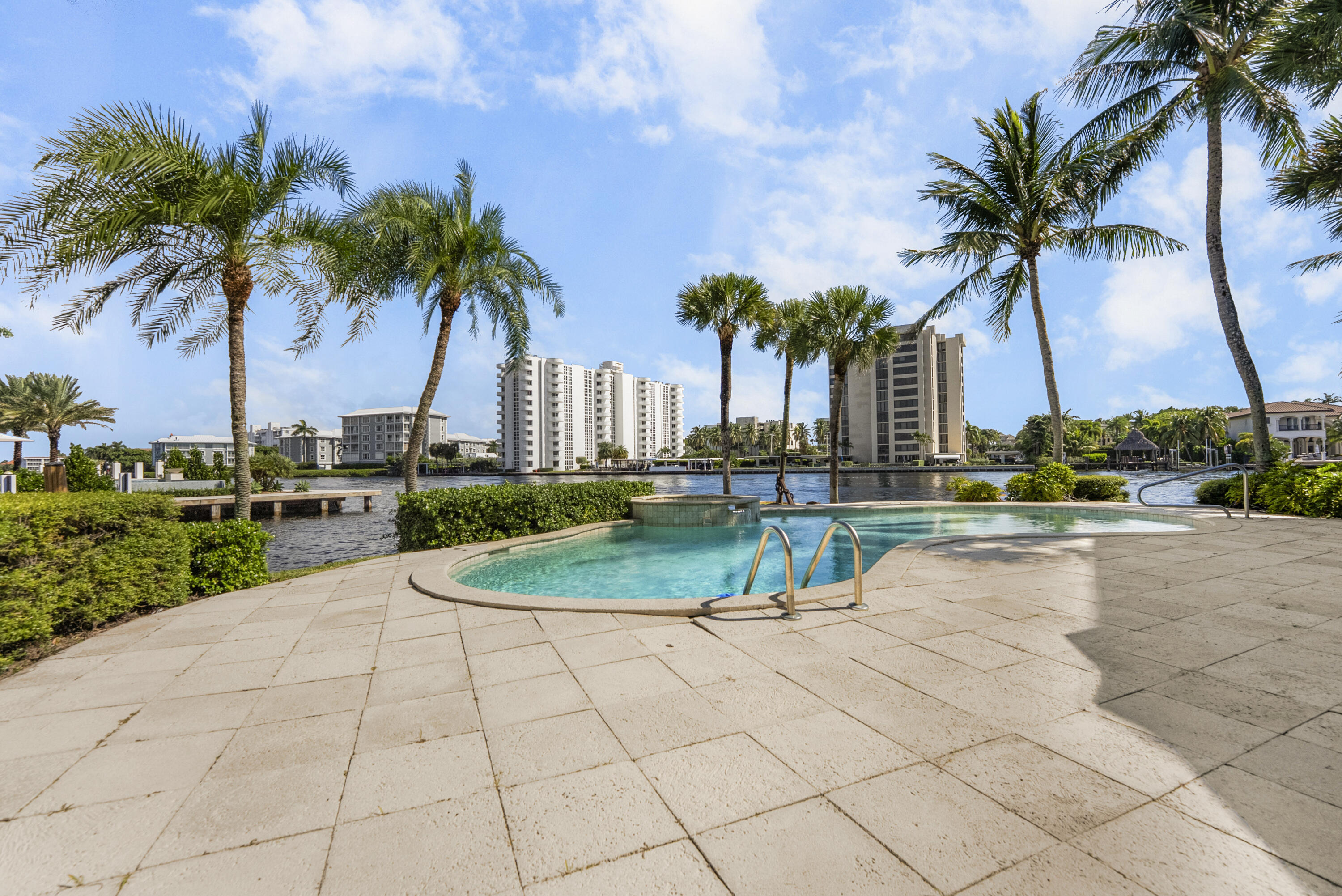 975 DOGWOOD Drive