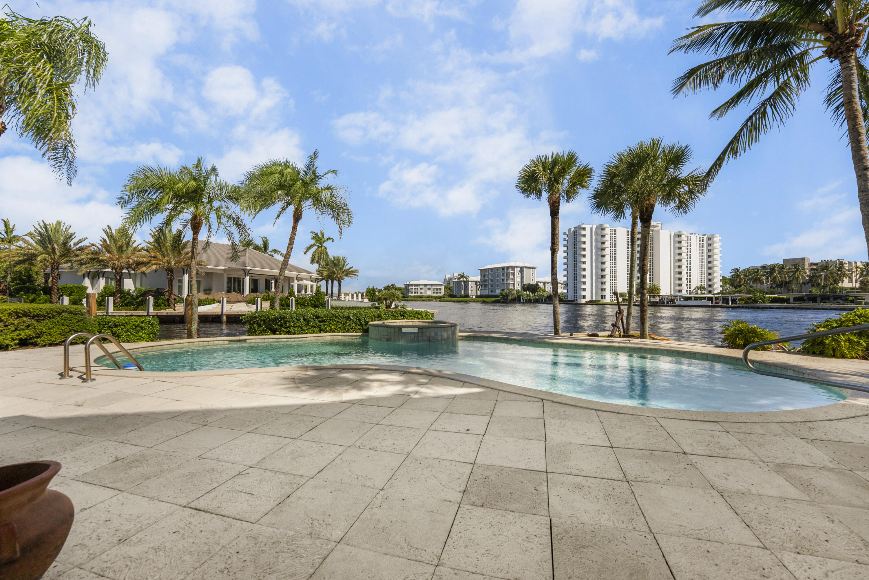 975 DOGWOOD Drive