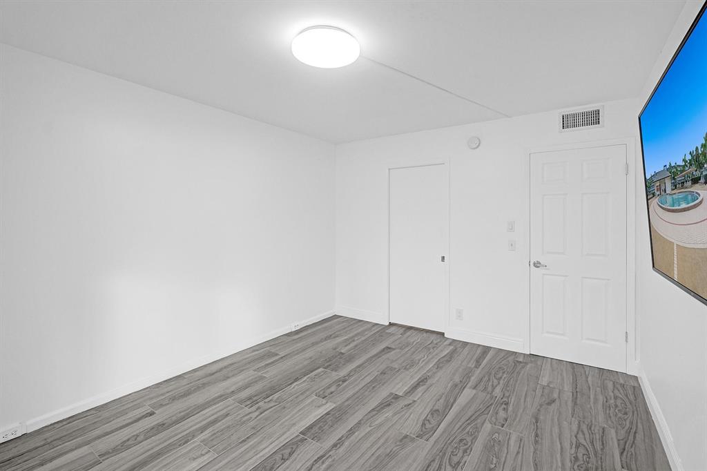 1033 Lincoln B