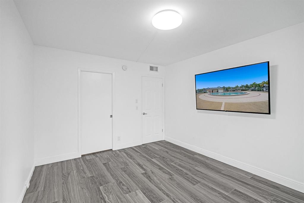 1033 Lincoln B