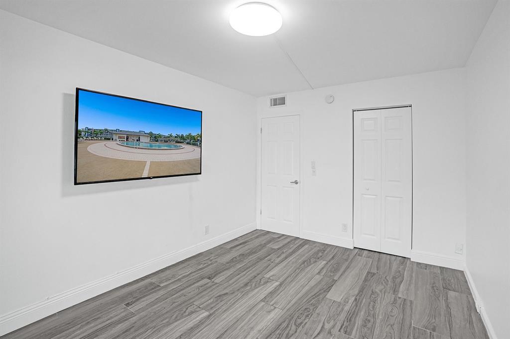 1033 Lincoln B