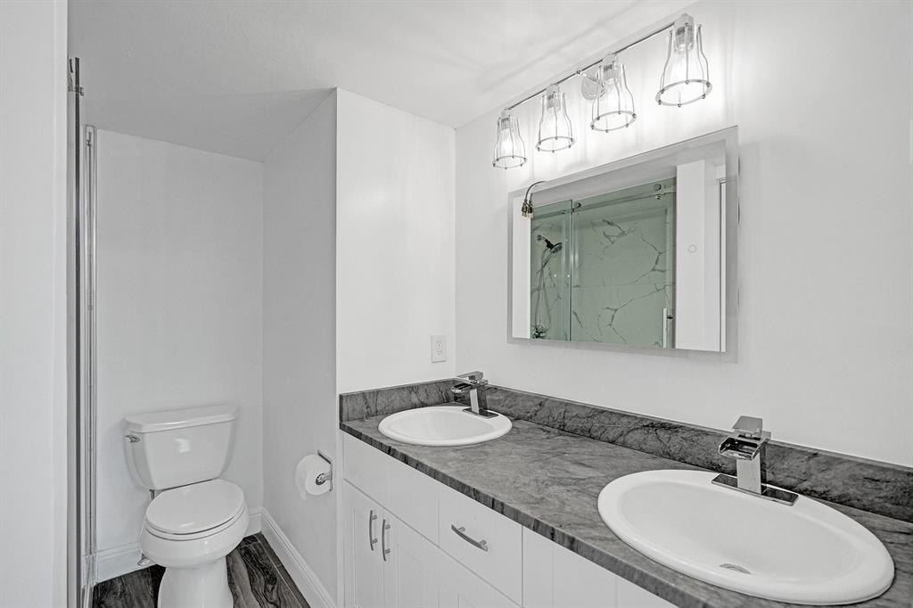 1033 Lincoln B