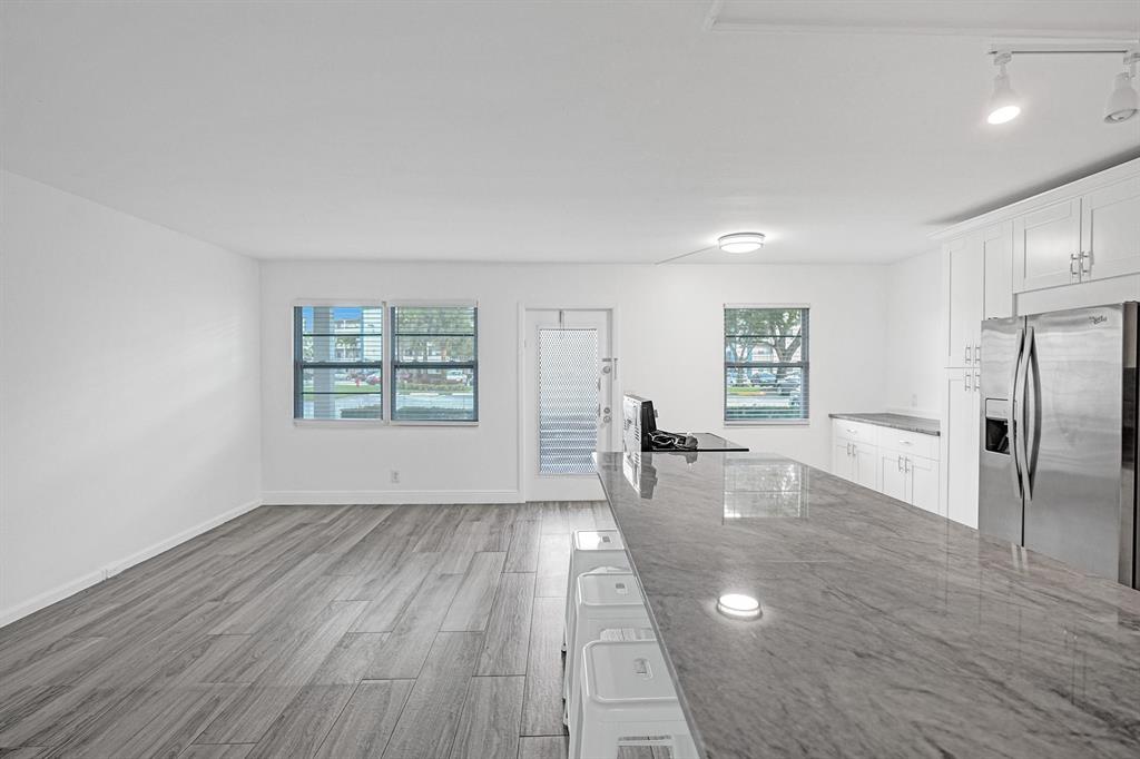 1033 Lincoln B
