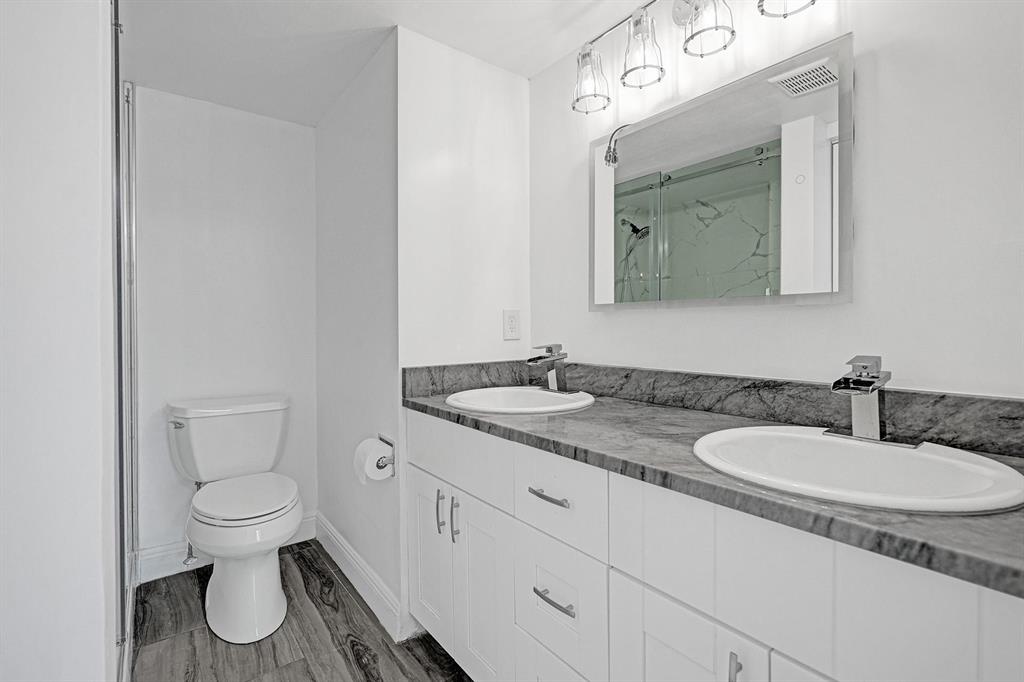 1033 Lincoln B