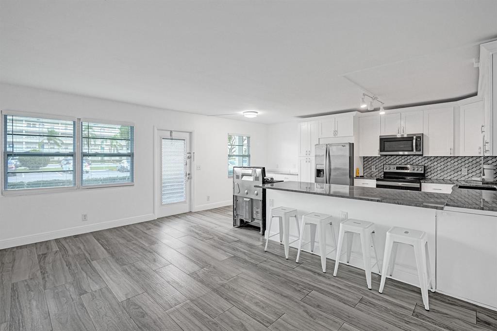 1033 Lincoln B