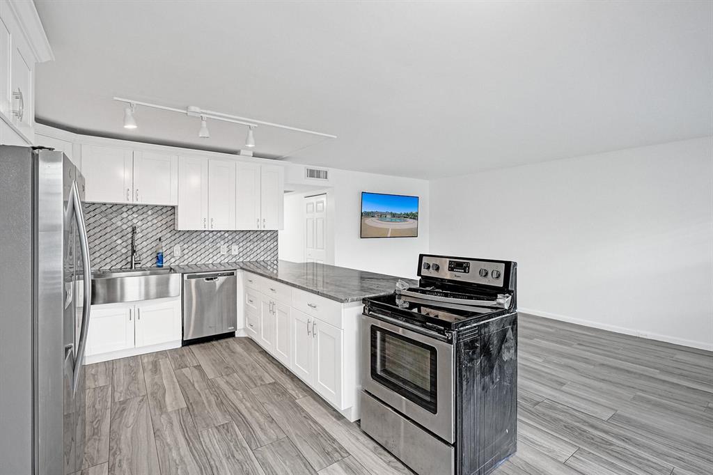 1033 Lincoln B