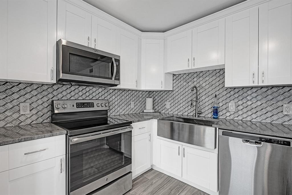 1033 Lincoln B