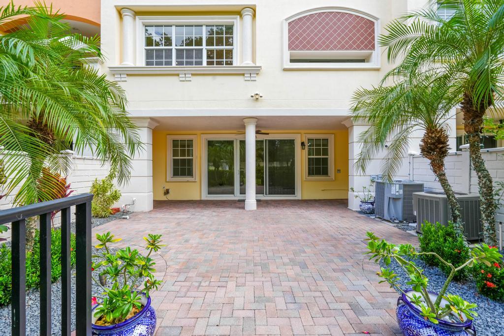 616 NE Francesca Lane NE