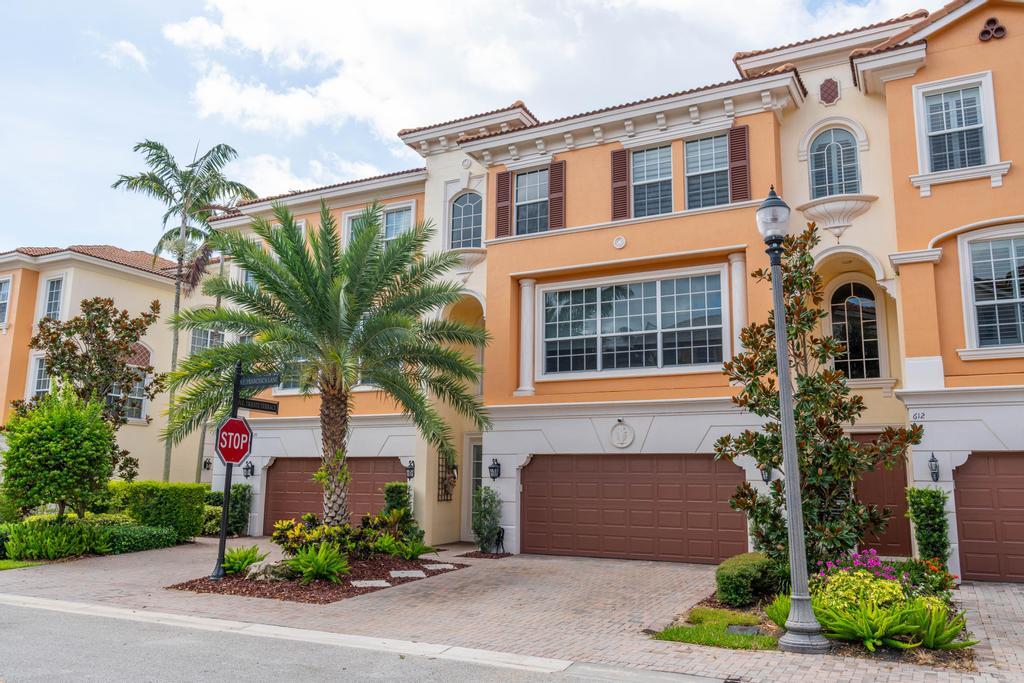 616 NE Francesca Lane NE