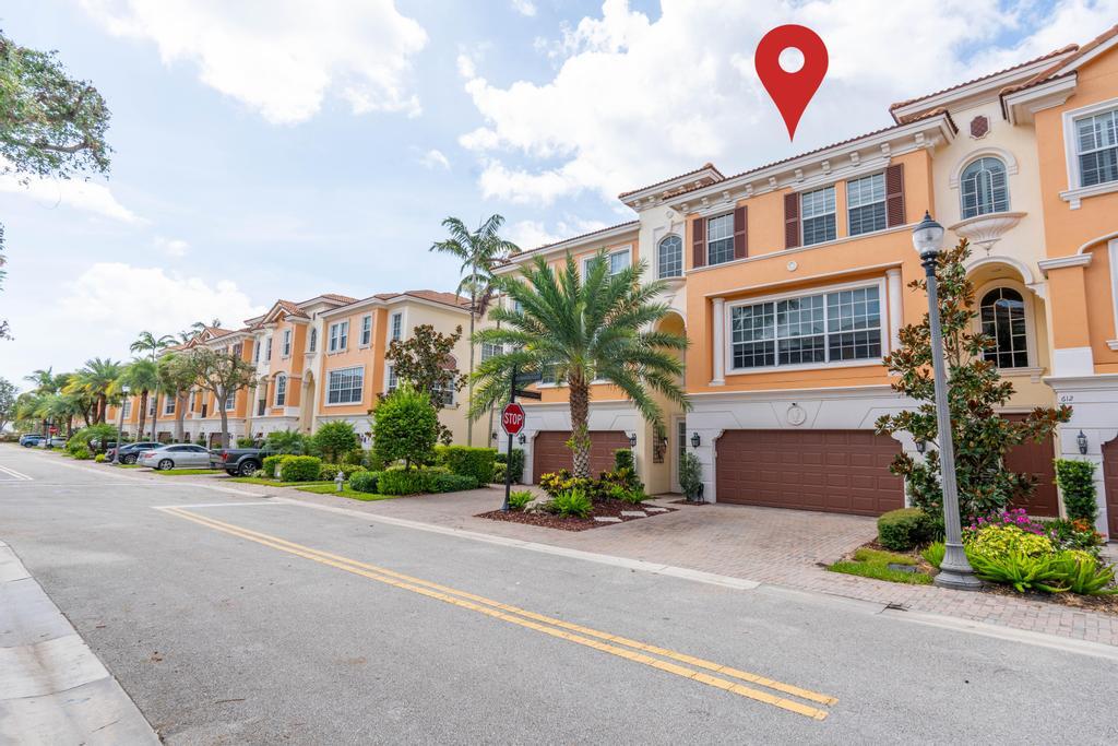 616 NE Francesca Lane NE