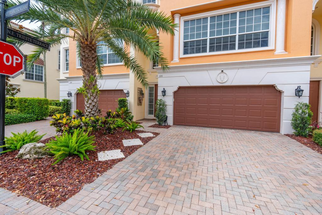 616 NE Francesca Lane NE