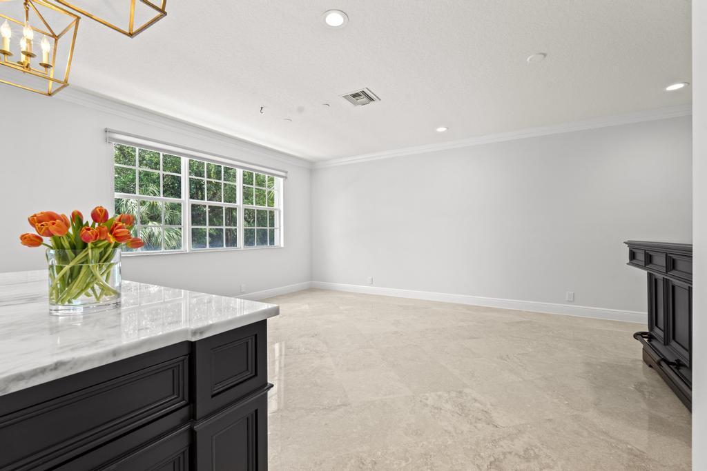 616 NE Francesca Lane NE