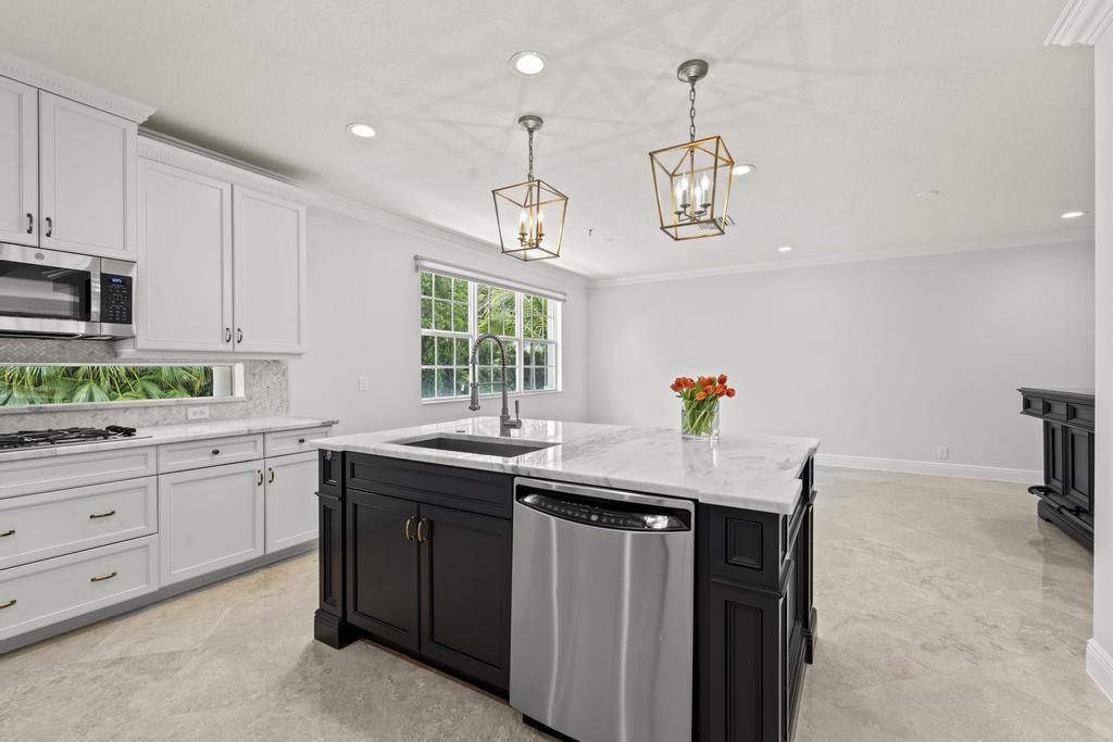 616 NE Francesca Lane NE