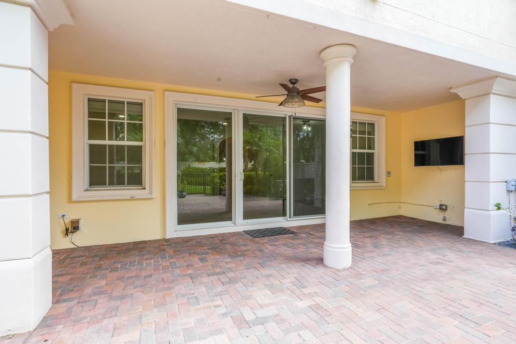 616 NE Francesca Lane NE