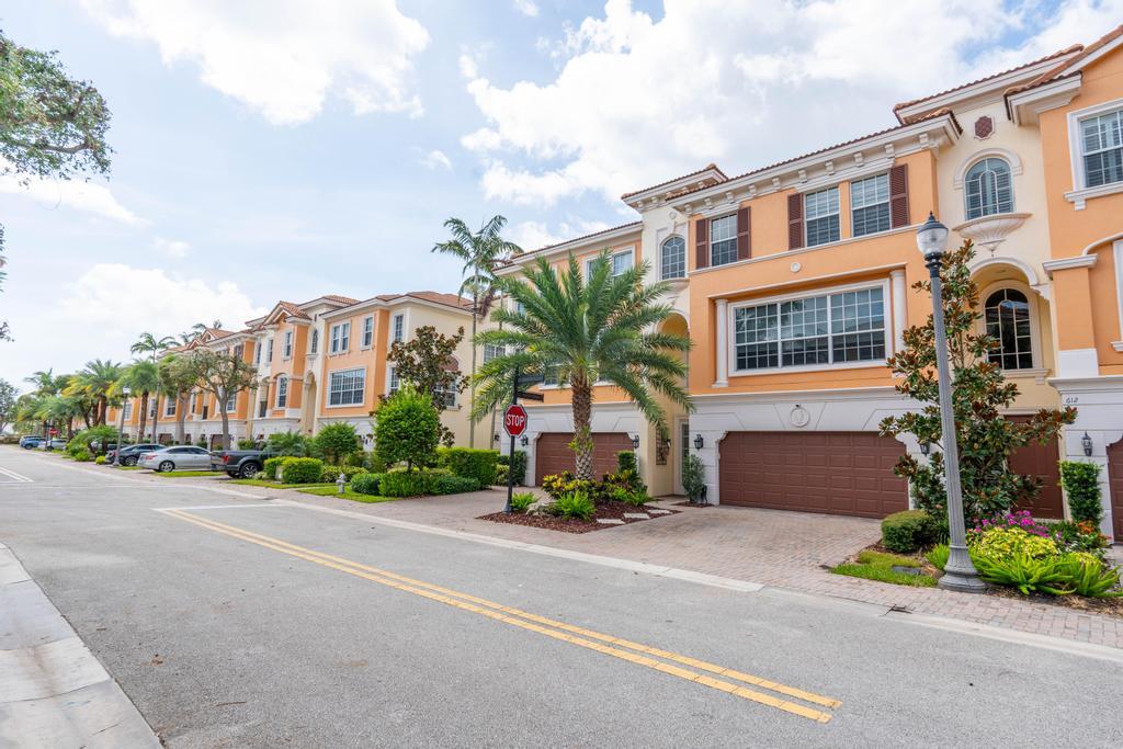 616 NE Francesca Lane NE