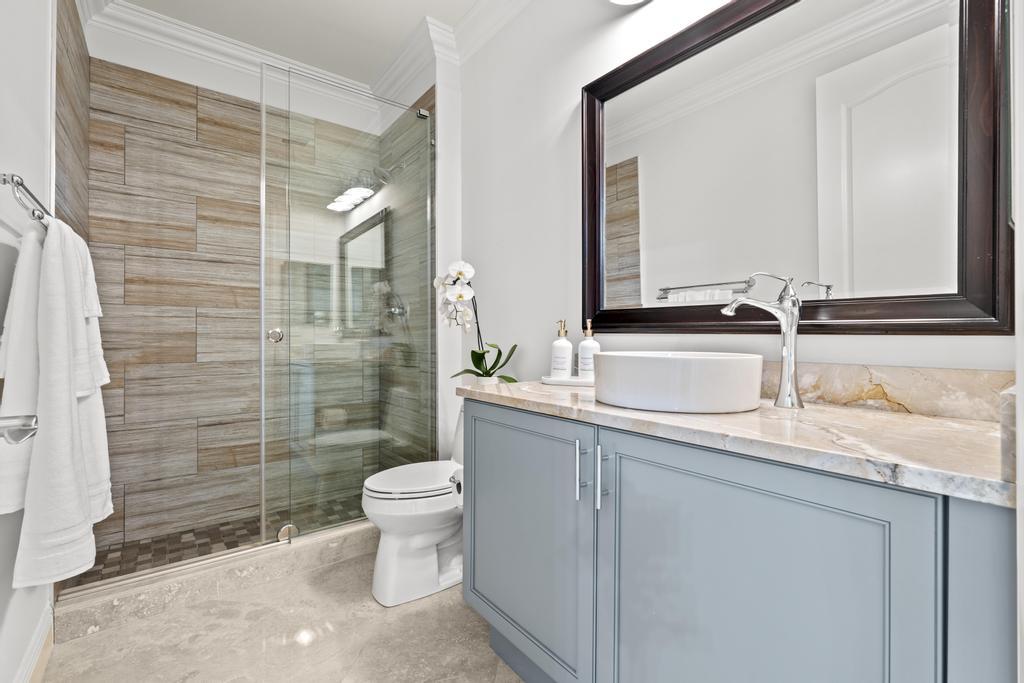 616 NE Francesca Lane NE