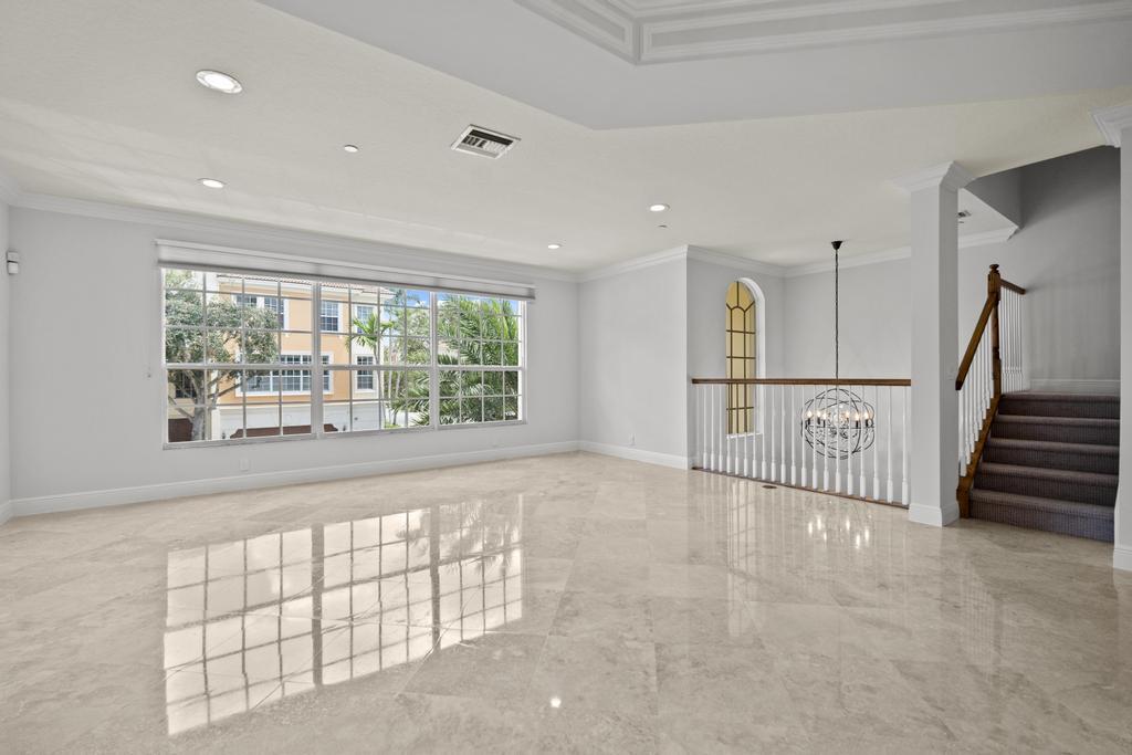 616 NE Francesca Lane NE