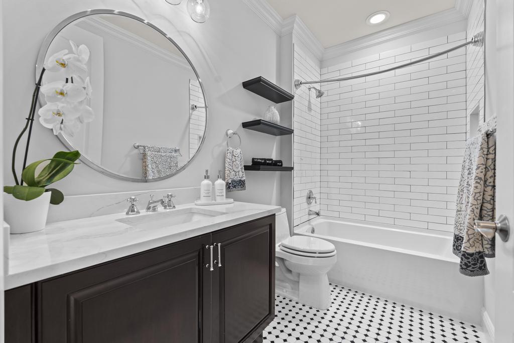 616 NE Francesca Lane NE