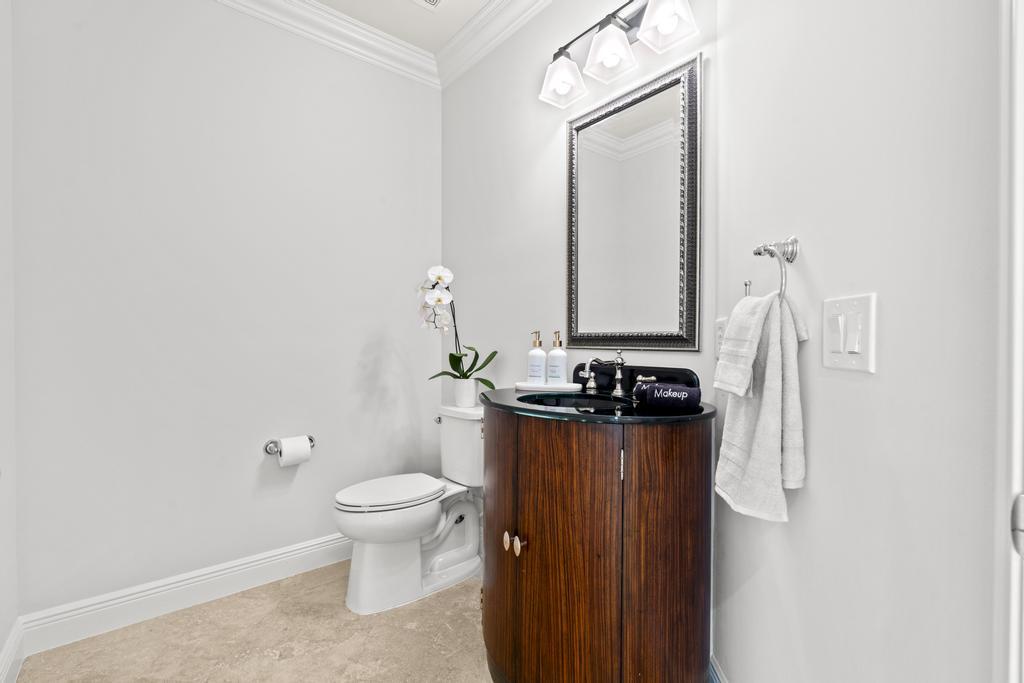 616 NE Francesca Lane NE