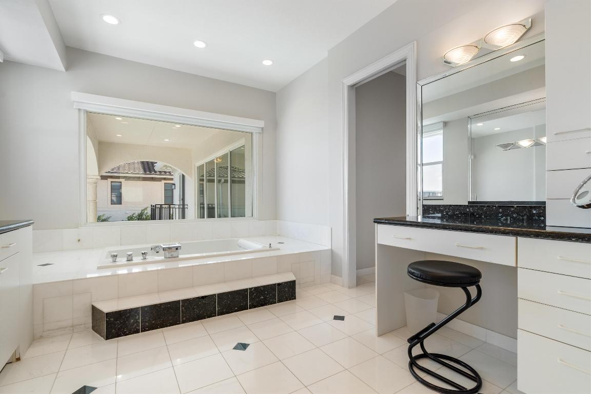 660 Golden Harbour Drive