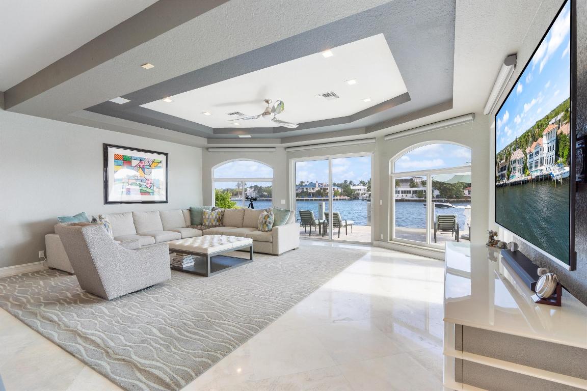 660 Golden Harbour Drive